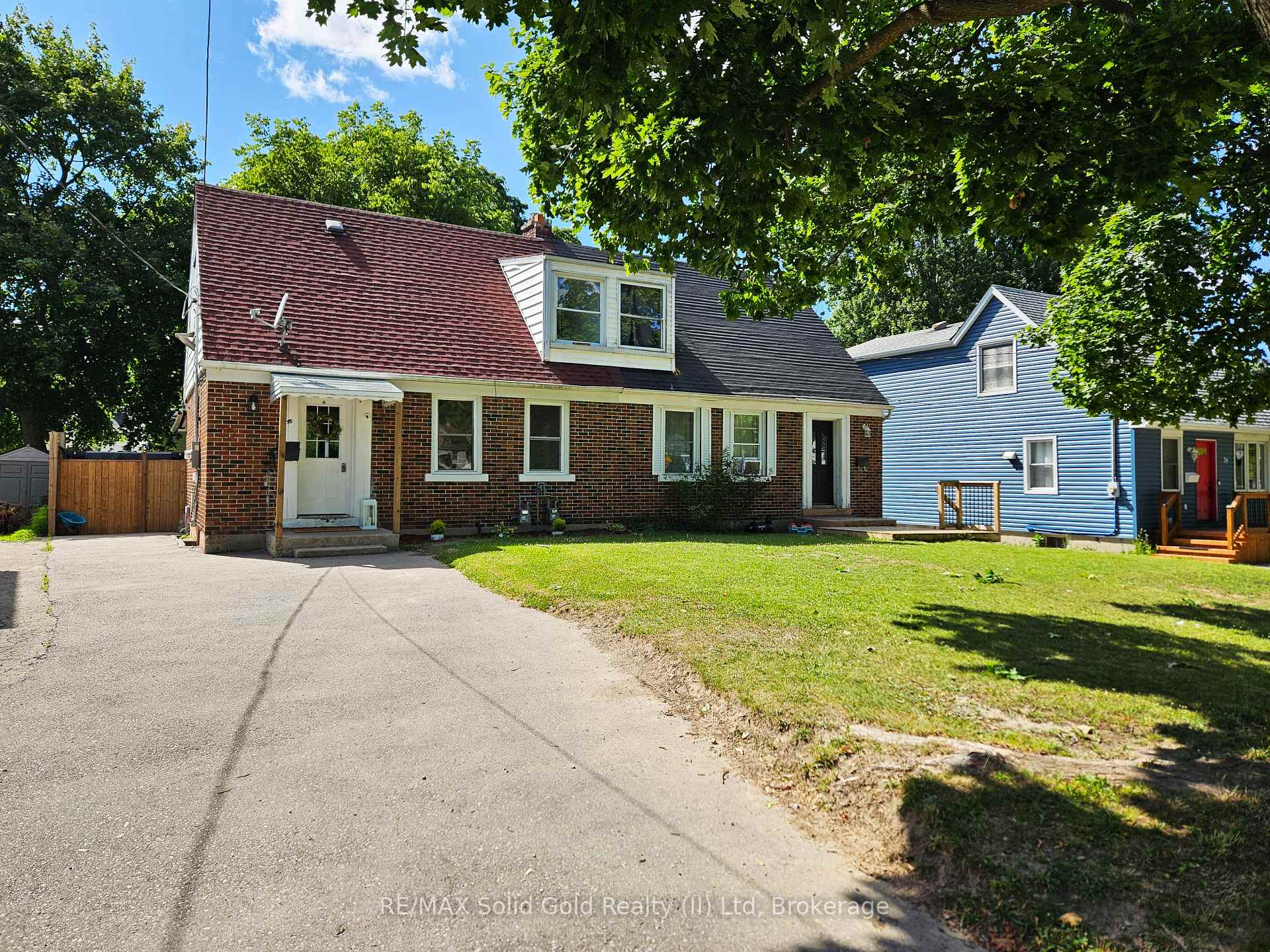 Photo 2 of 45 St Clair Avenue, Kitchener — HOMEH