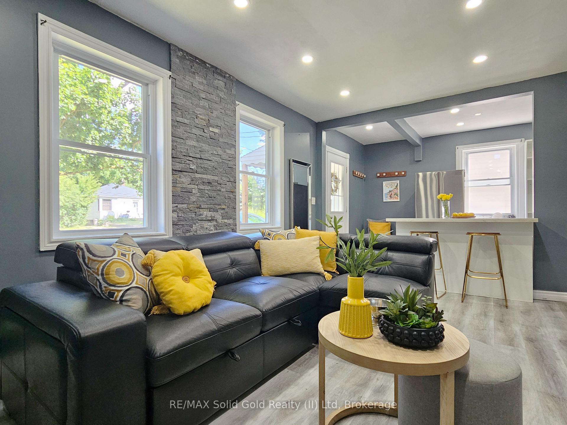 Photo 3 of 45 St Clair Avenue, Kitchener — HOMEH