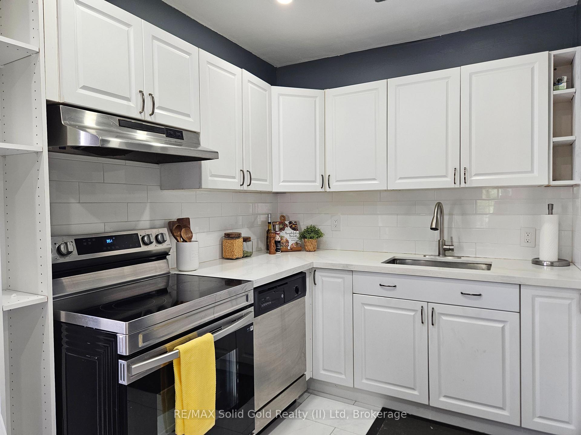 Photo 9 of 45 St Clair Avenue, Kitchener — HOMEH