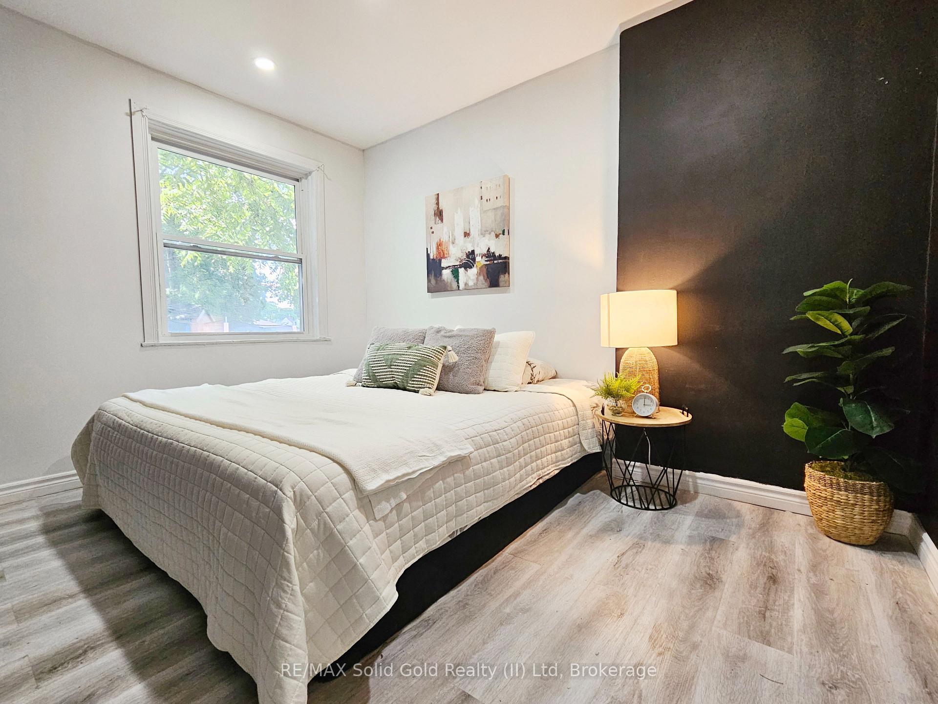 Photo 10 of 45 St Clair Avenue, Kitchener — HOMEH