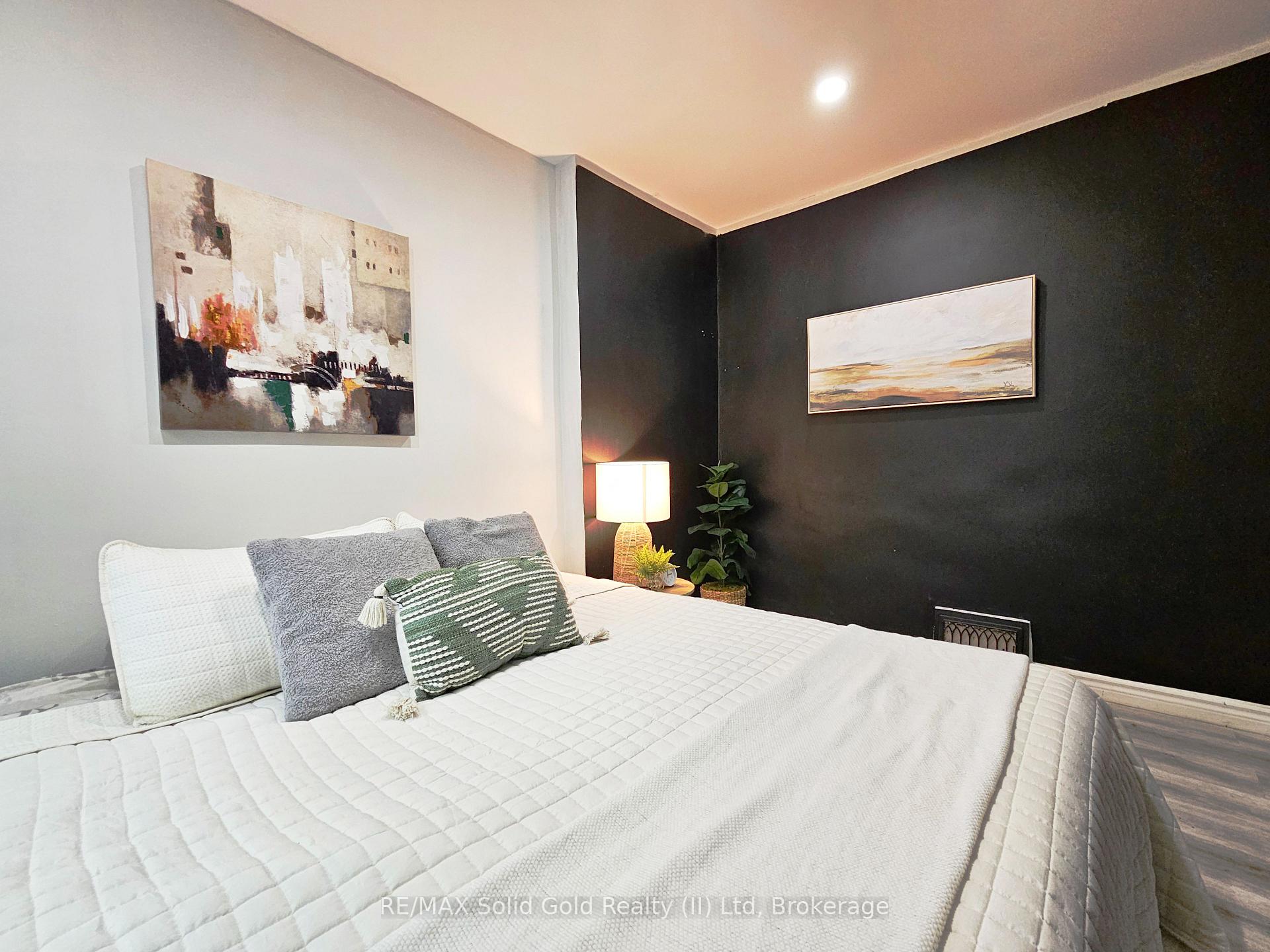 Photo 11 of 45 St Clair Avenue, Kitchener — HOMEH