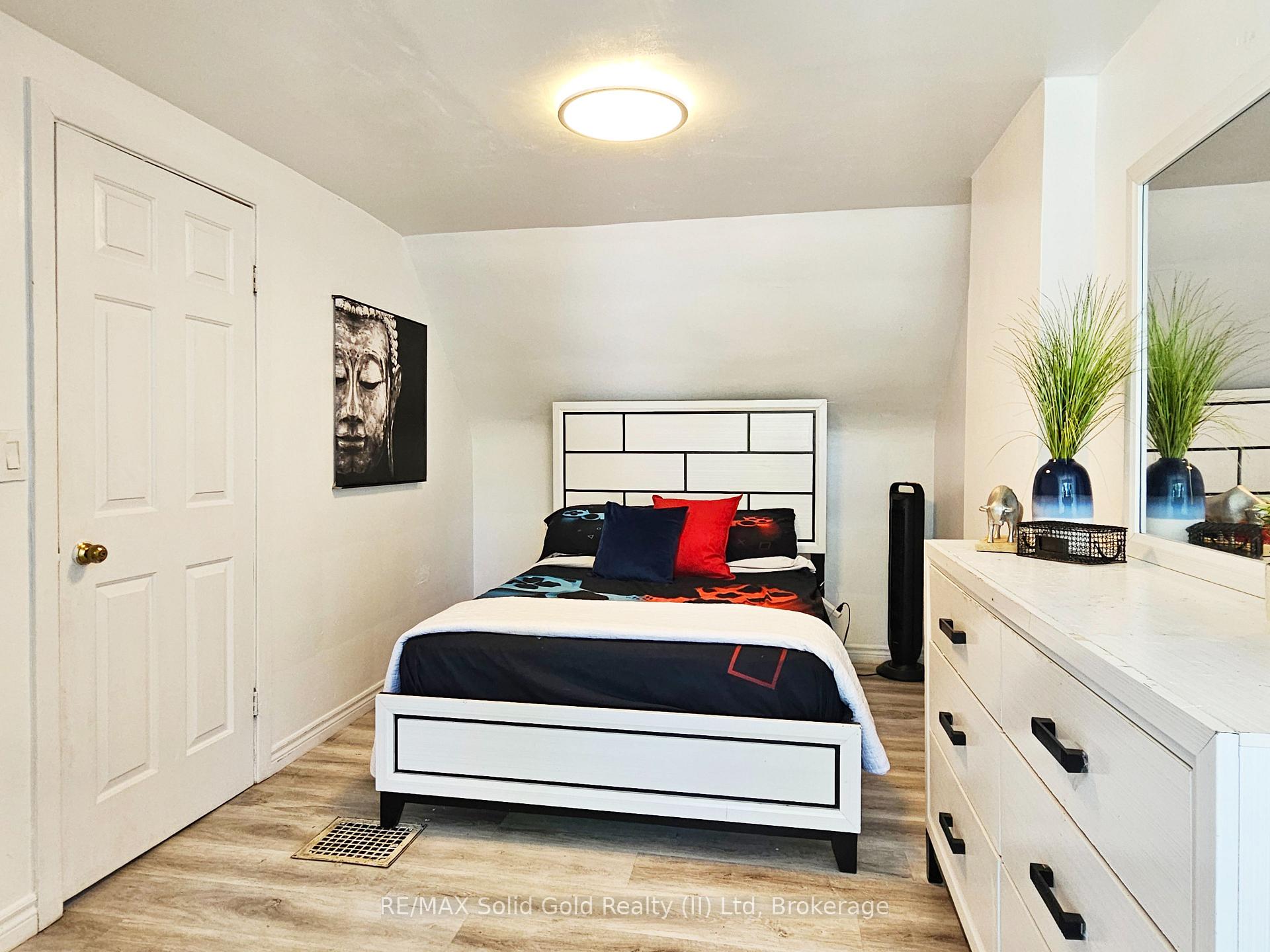 Photo 13 of 45 St Clair Avenue, Kitchener — HOMEH