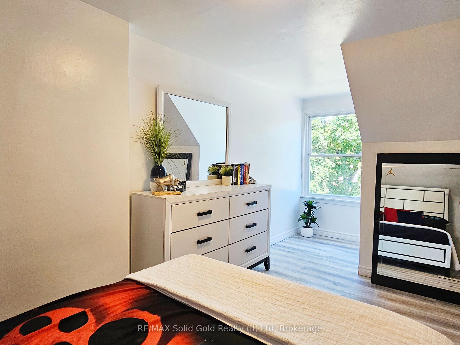 Photo 14 of 45 St Clair Avenue, Kitchener — HOMEH
