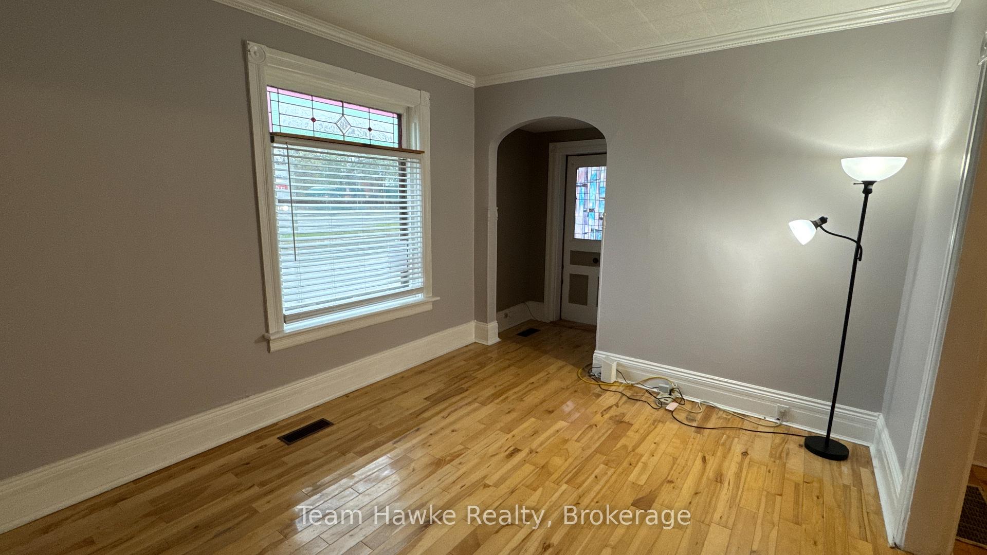 Photo 5 of 192 Fourth Street, Midland — HOMEH