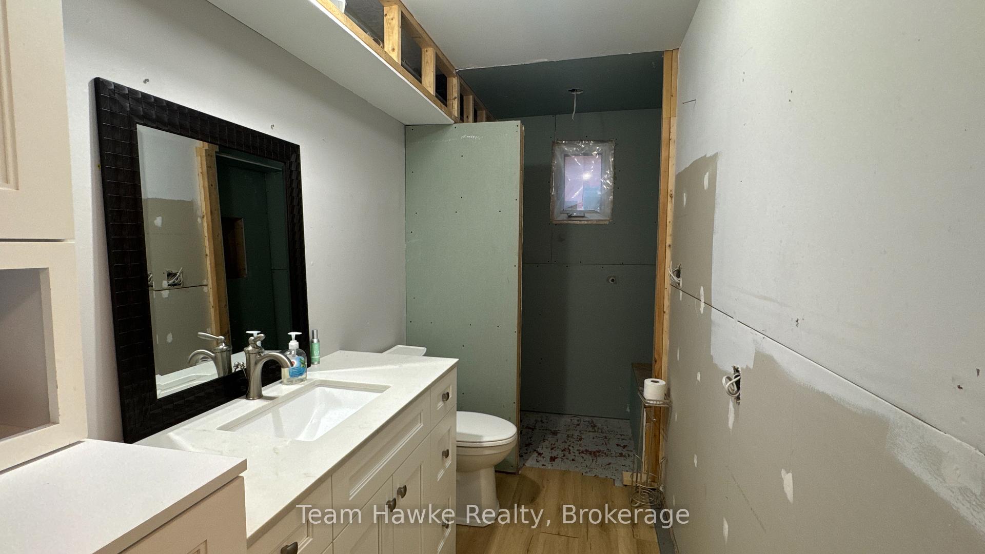 Photo 20 of 192 Fourth Street, Midland — HOMEH