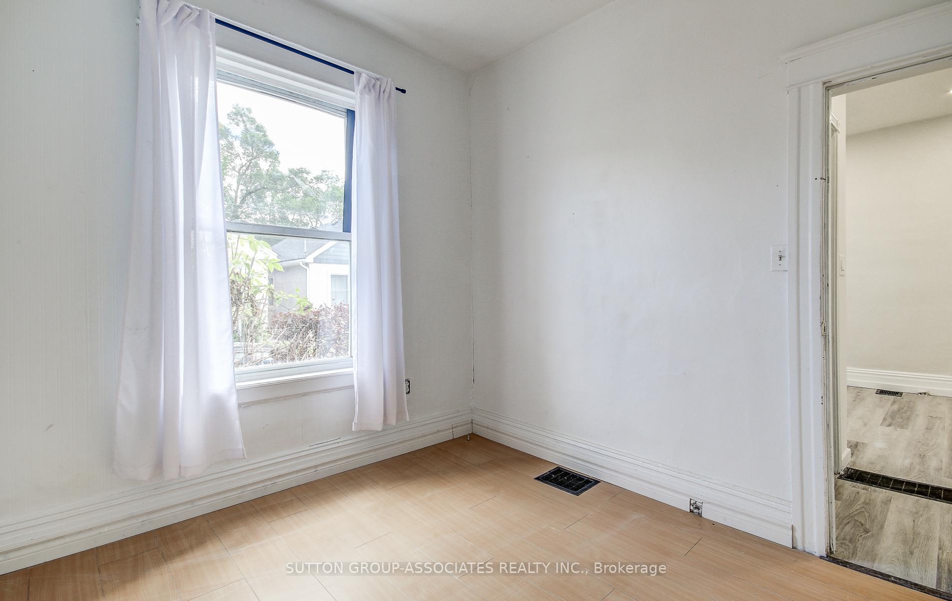 Photo 5 of 12 East 25th Street, Hamilton, Eastmount — HOMEH