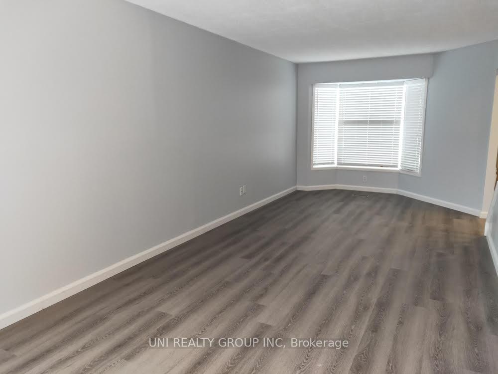 Photo 4 of 25 Gowrie Drive, Ottawa, Kanata - Glencairn/Hazeldean — HOMEH