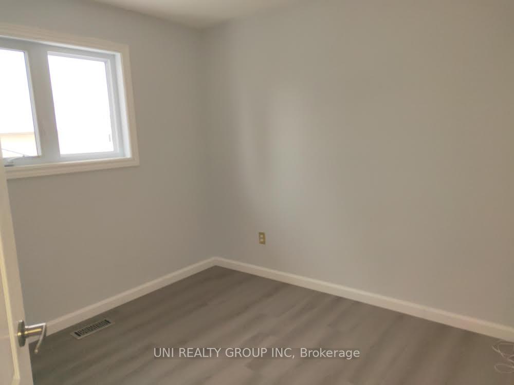 Photo 12 of 25 Gowrie Drive, Ottawa, Kanata - Glencairn/Hazeldean — HOMEH