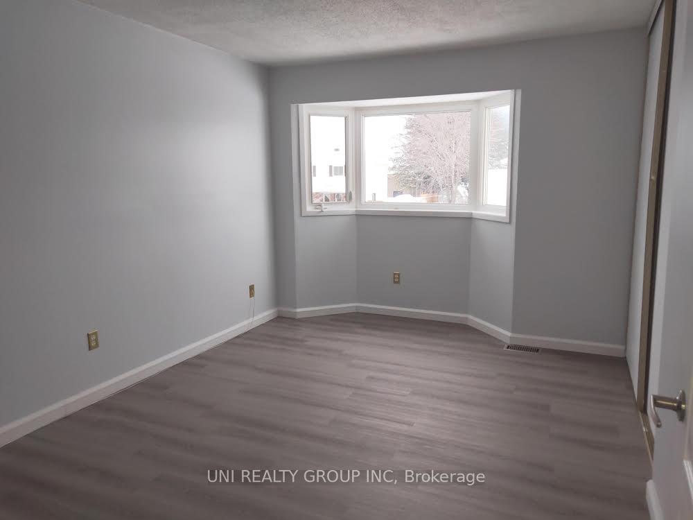 Photo 14 of 25 Gowrie Drive, Ottawa, Kanata - Glencairn/Hazeldean — HOMEH