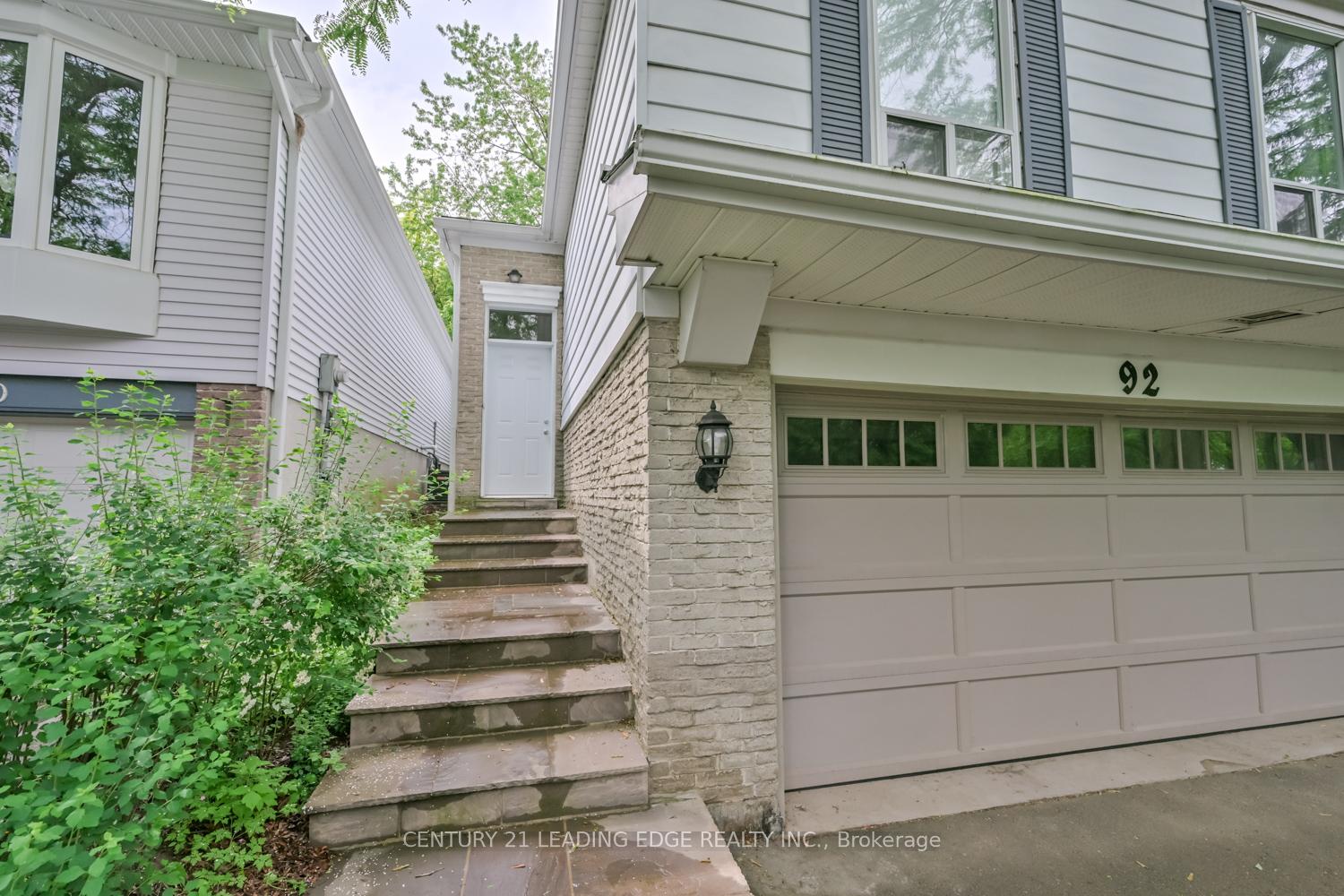 Photo 4 of 92 Donnamora Crescent, Markham, German Mills — HOMEH