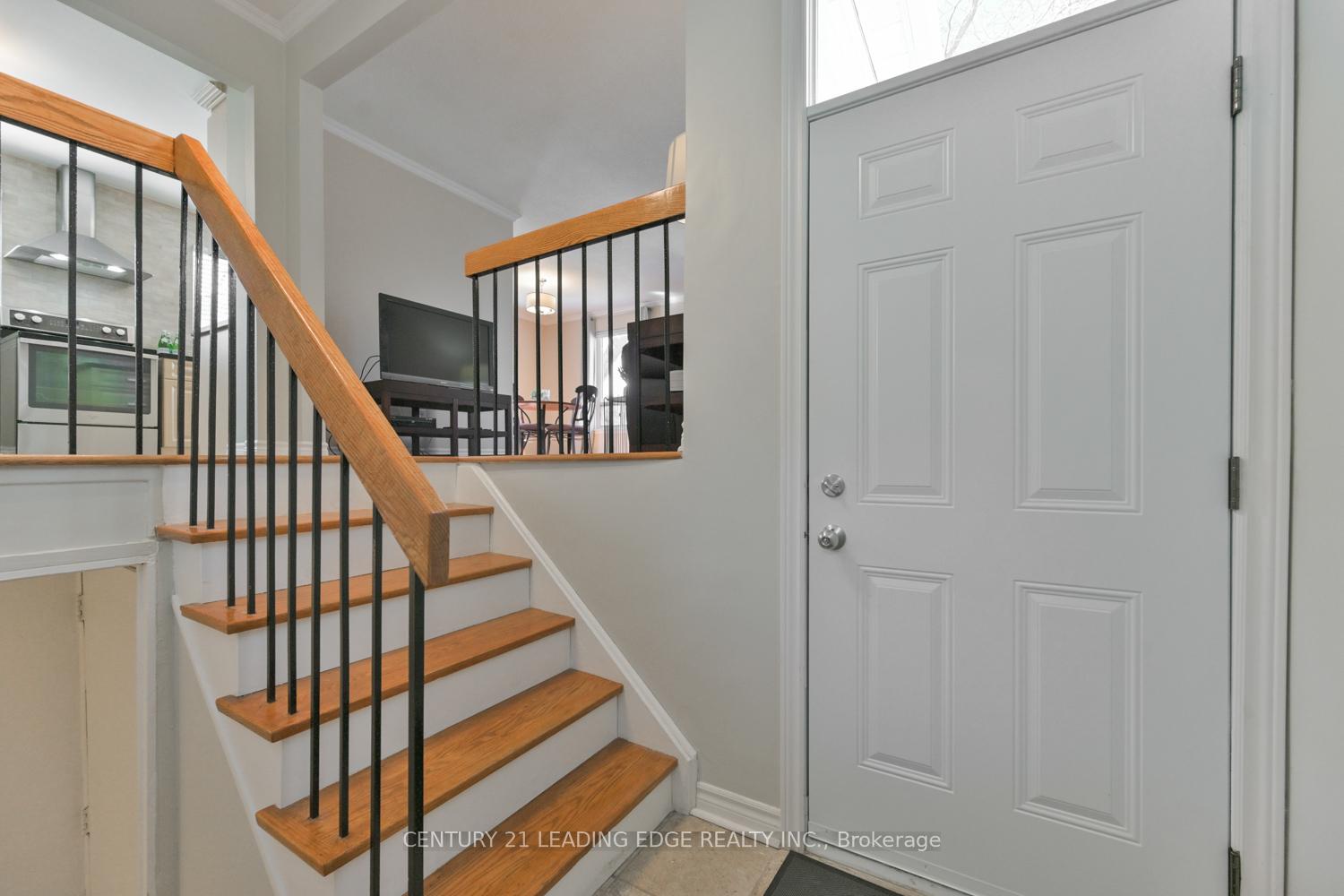 Photo 5 of 92 Donnamora Crescent, Markham, German Mills — HOMEH