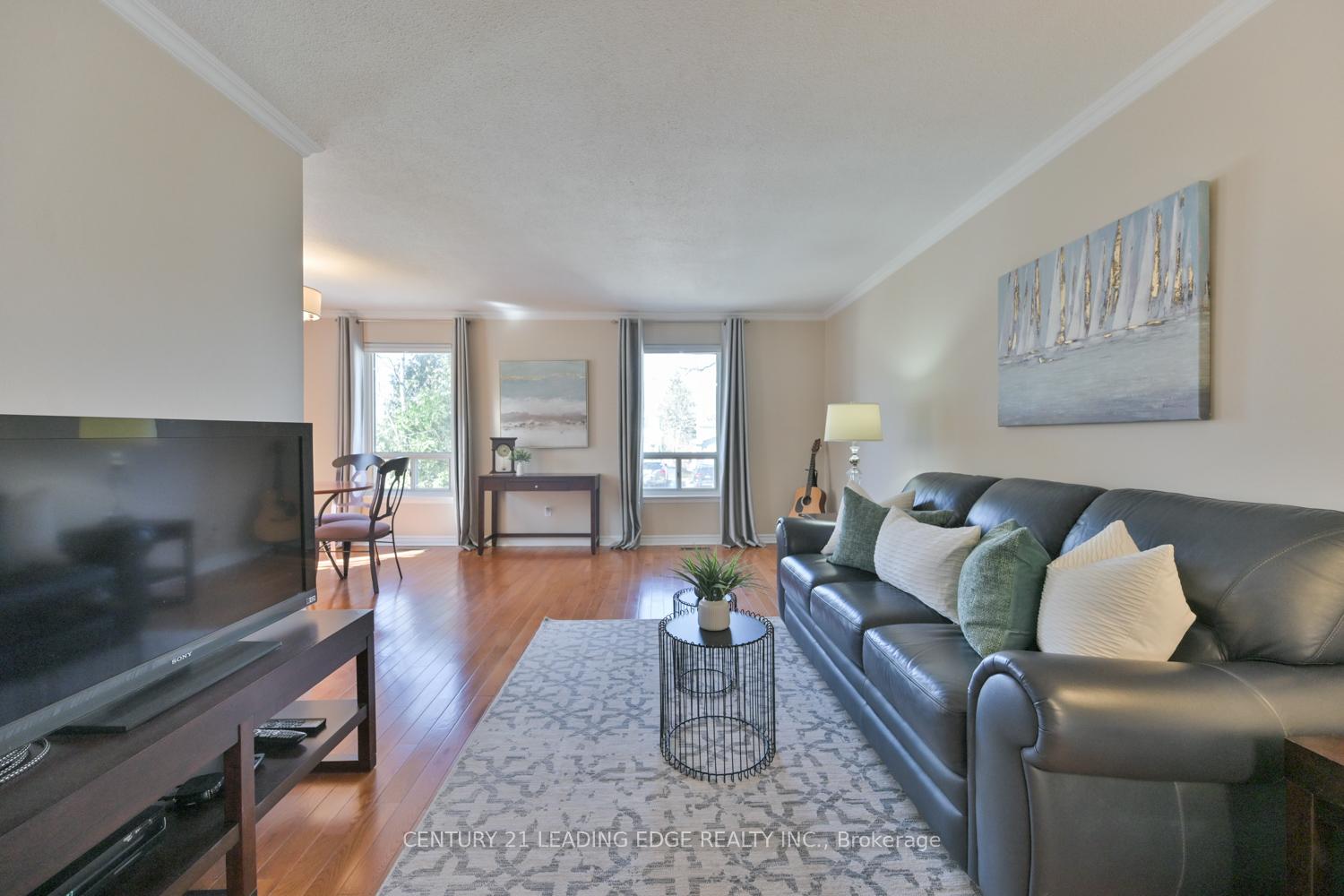Photo 6 of 92 Donnamora Crescent, Markham, German Mills — HOMEH