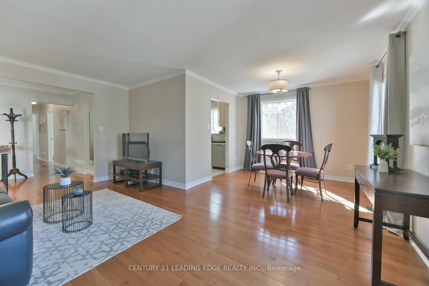 Photo 7 of 92 Donnamora Crescent, Markham, German Mills — HOMEH