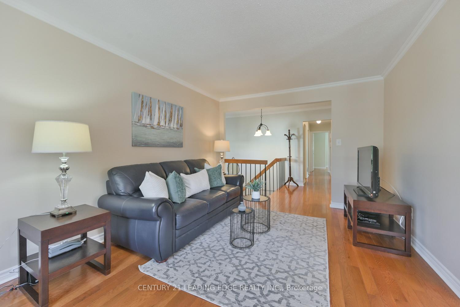 Photo 8 of 92 Donnamora Crescent, Markham, German Mills — HOMEH