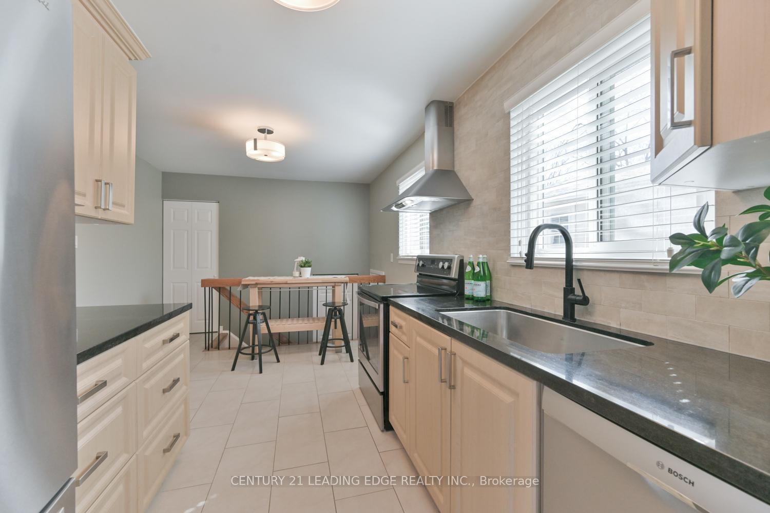 Photo 11 of 92 Donnamora Crescent, Markham, German Mills — HOMEH