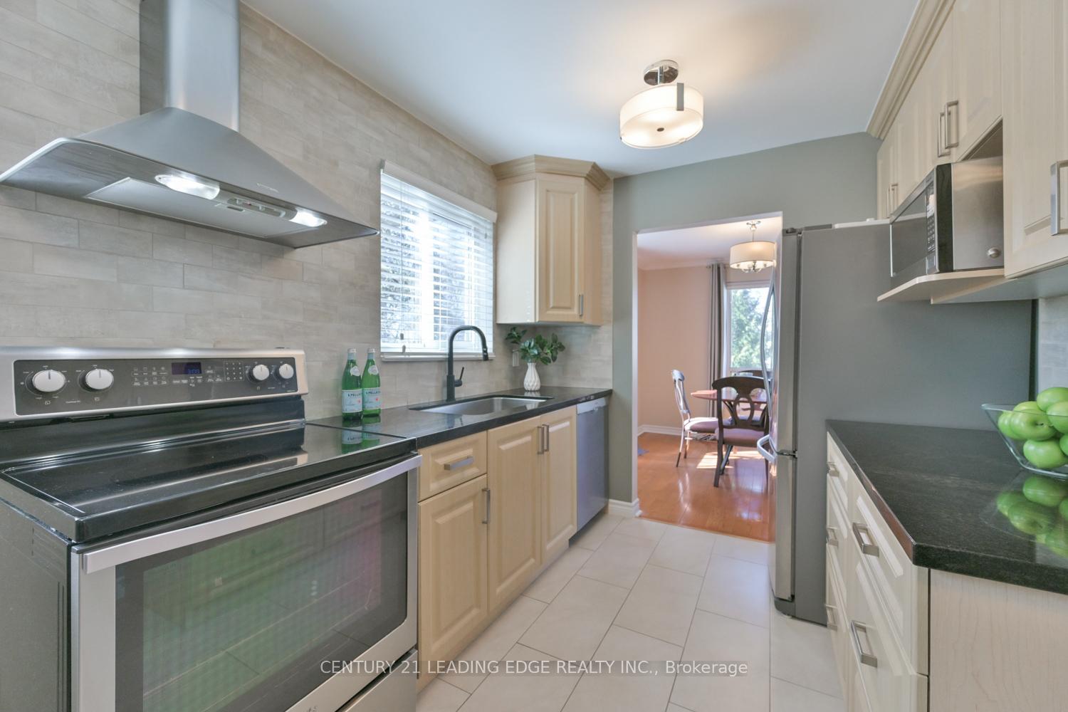 Photo 12 of 92 Donnamora Crescent, Markham, German Mills — HOMEH