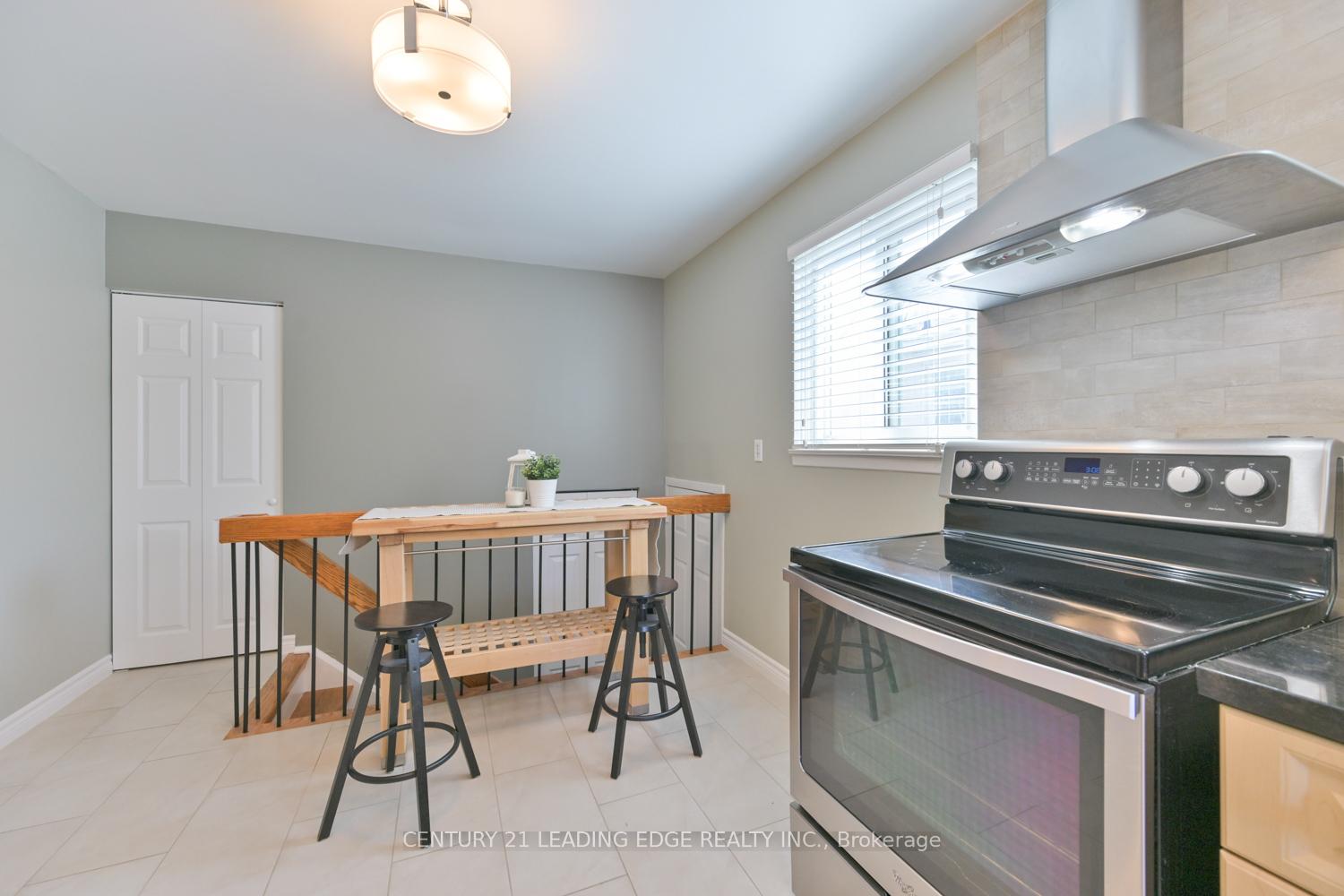 Photo 13 of 92 Donnamora Crescent, Markham, German Mills — HOMEH