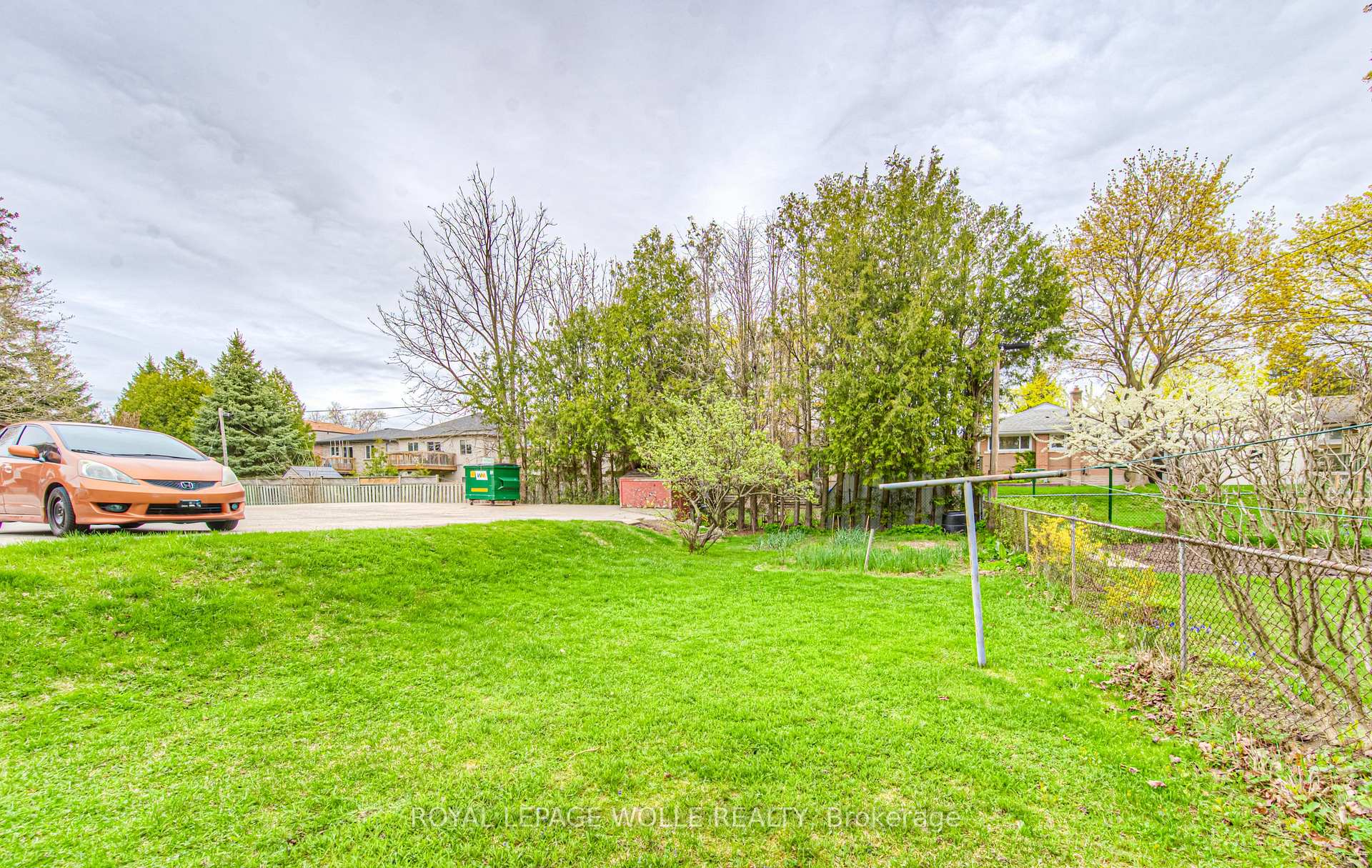 Photo 2 of 24 Cait Avenue, Kitchener — HOMEH