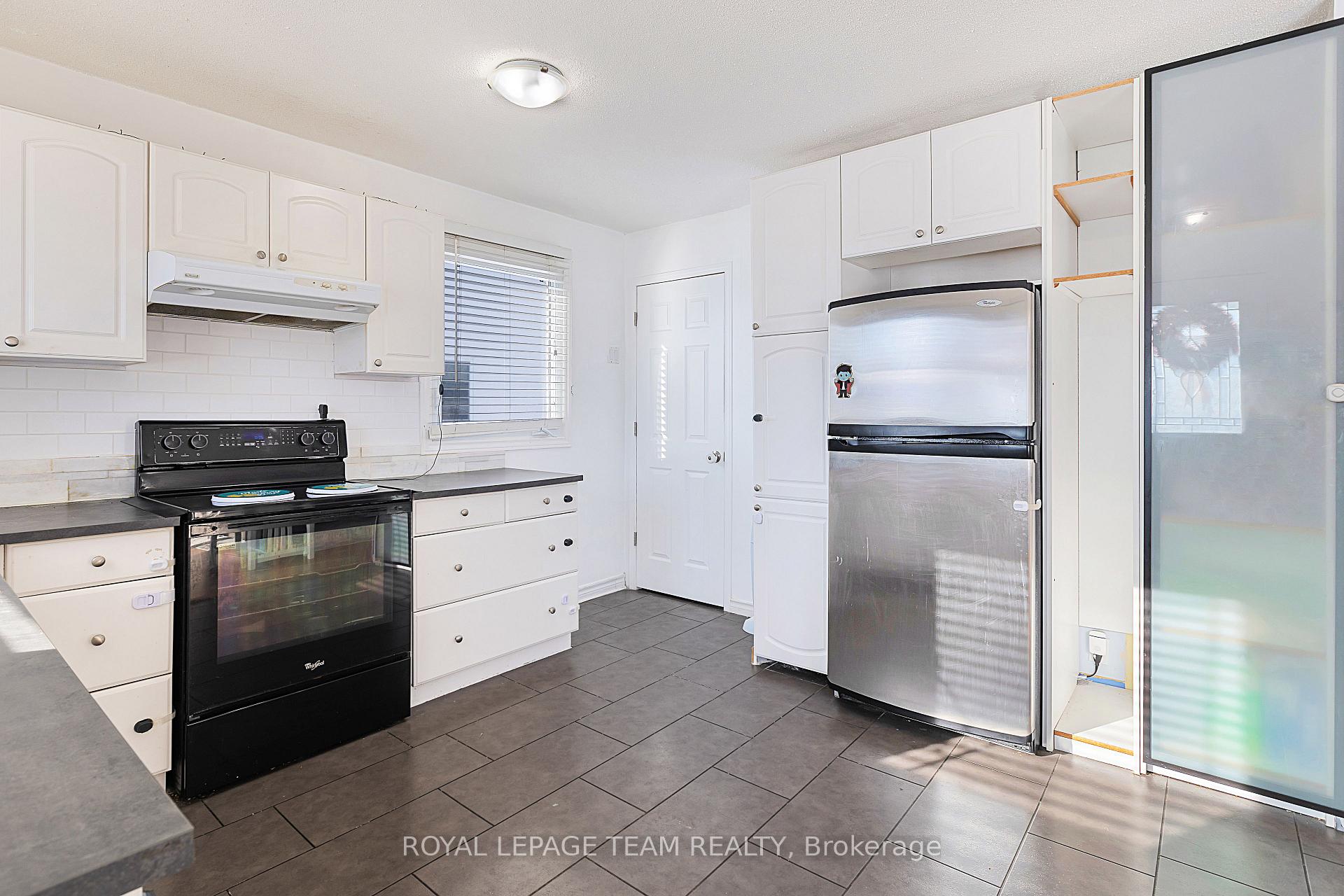 Photo 6 of 58 Binscarth Crescent, Ottawa, Kanata - Glencairn/Hazeldean — HOMEH