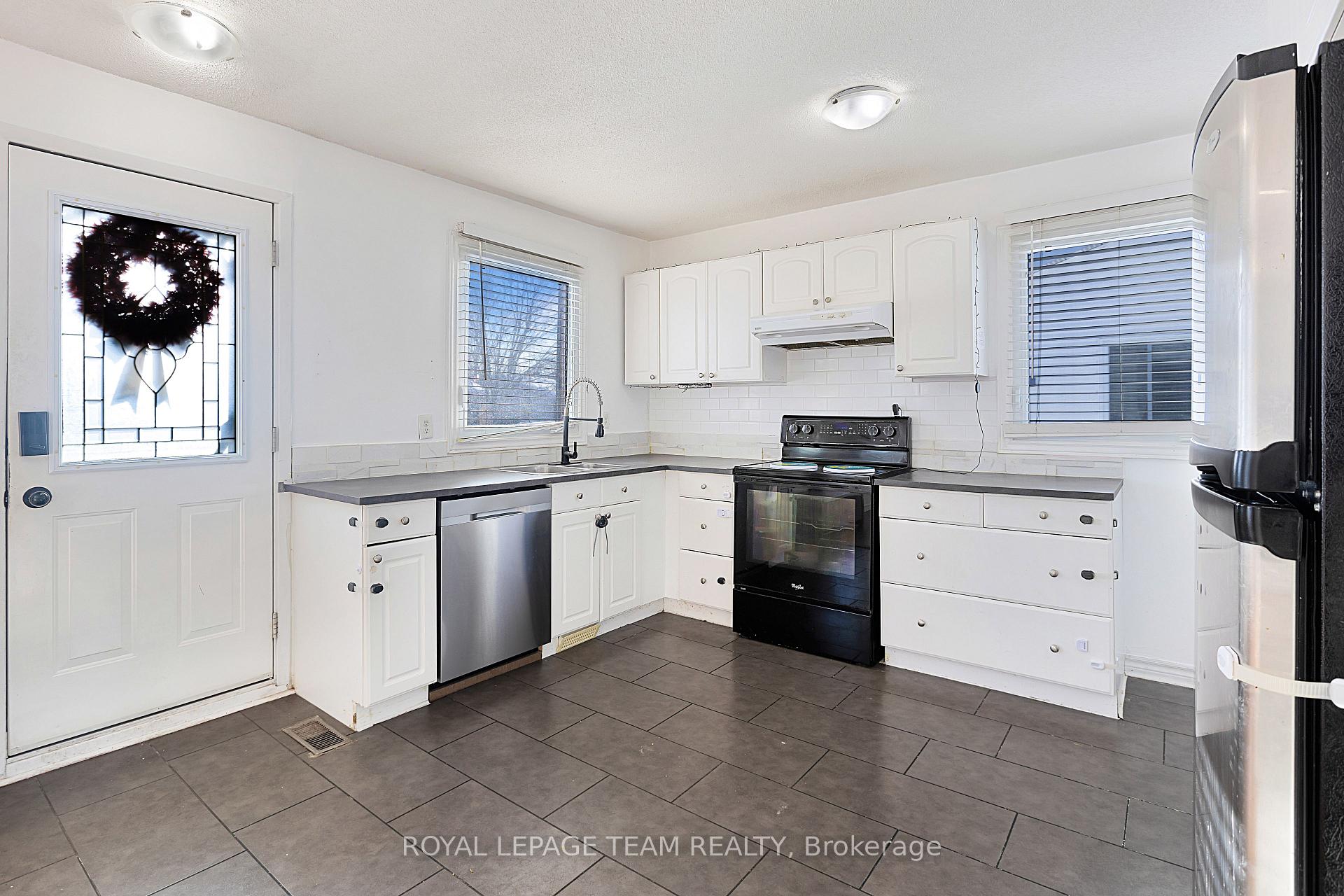 Photo 7 of 58 Binscarth Crescent, Ottawa, Kanata - Glencairn/Hazeldean — HOMEH