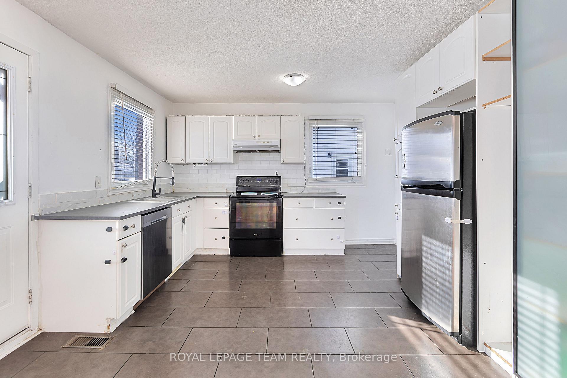 Photo 8 of 58 Binscarth Crescent, Ottawa, Kanata - Glencairn/Hazeldean — HOMEH