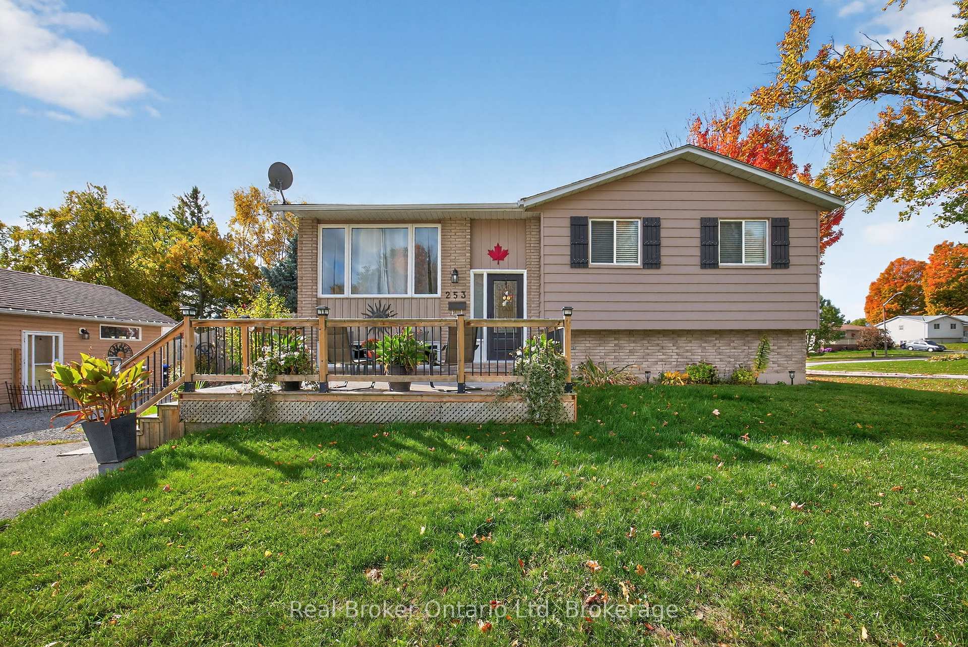 Photo 3 of 253 Lescaut Road, Midland — HOMEH