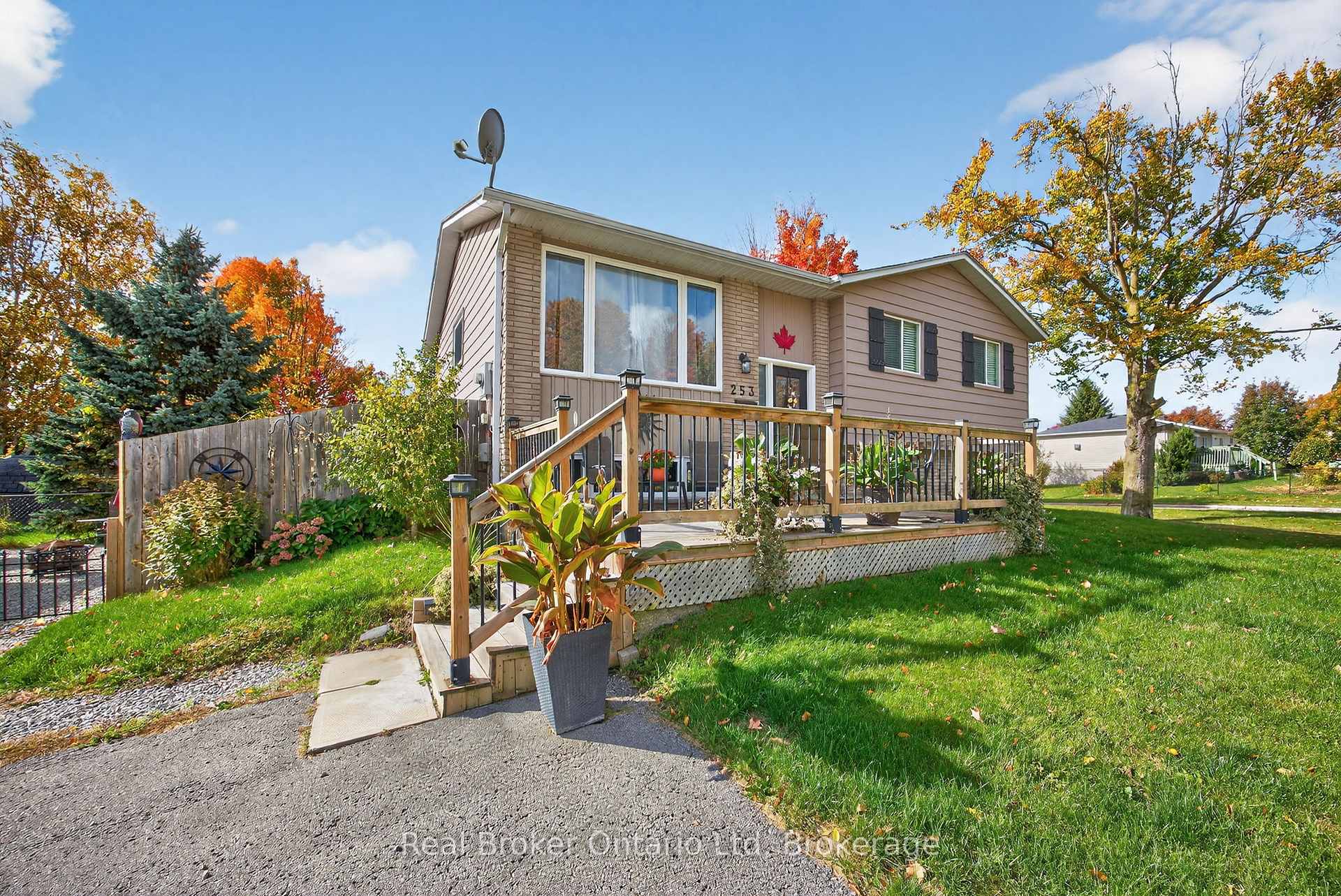 Photo 5 of 253 Lescaut Road, Midland — HOMEH