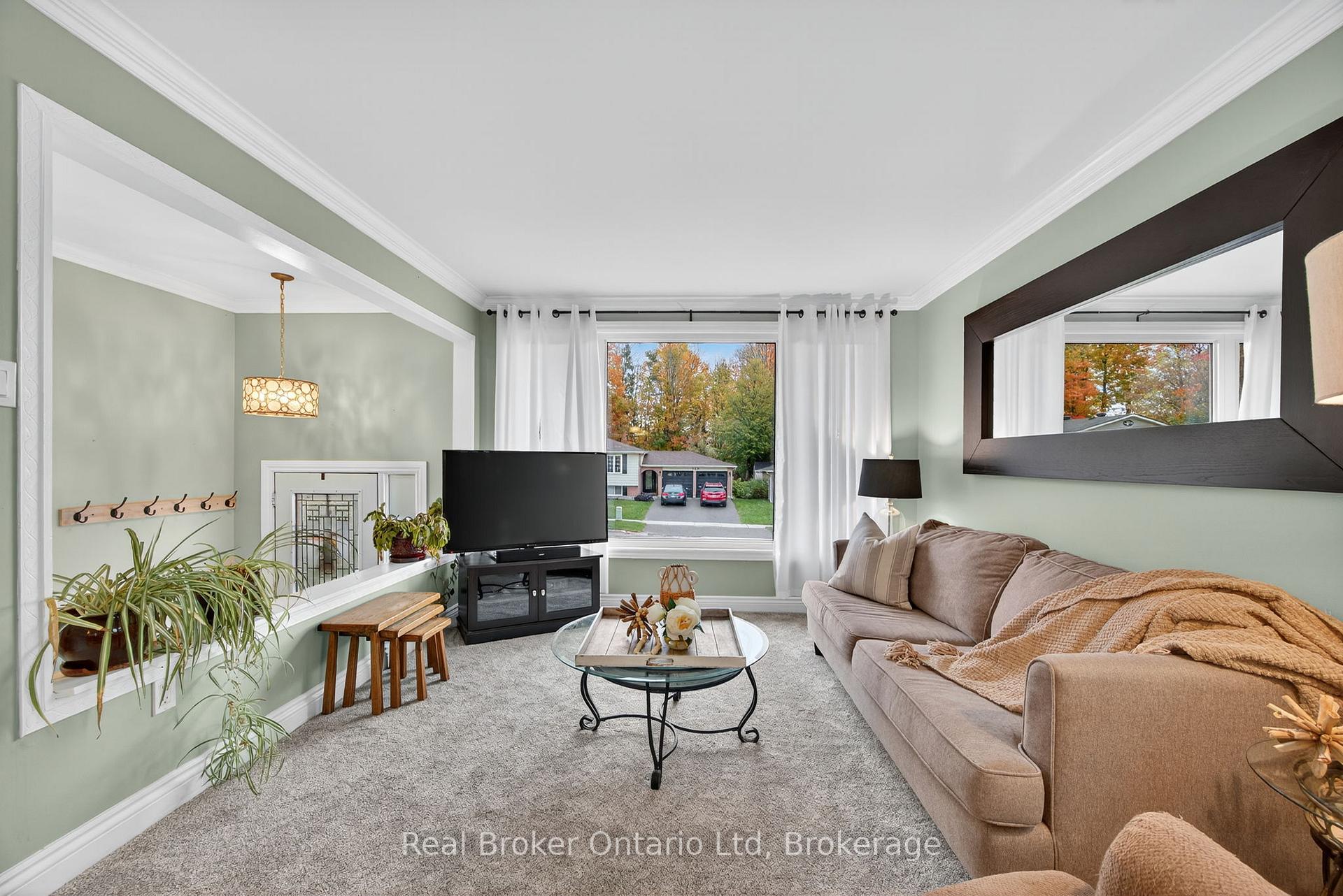 Photo 13 of 253 Lescaut Road, Midland — HOMEH