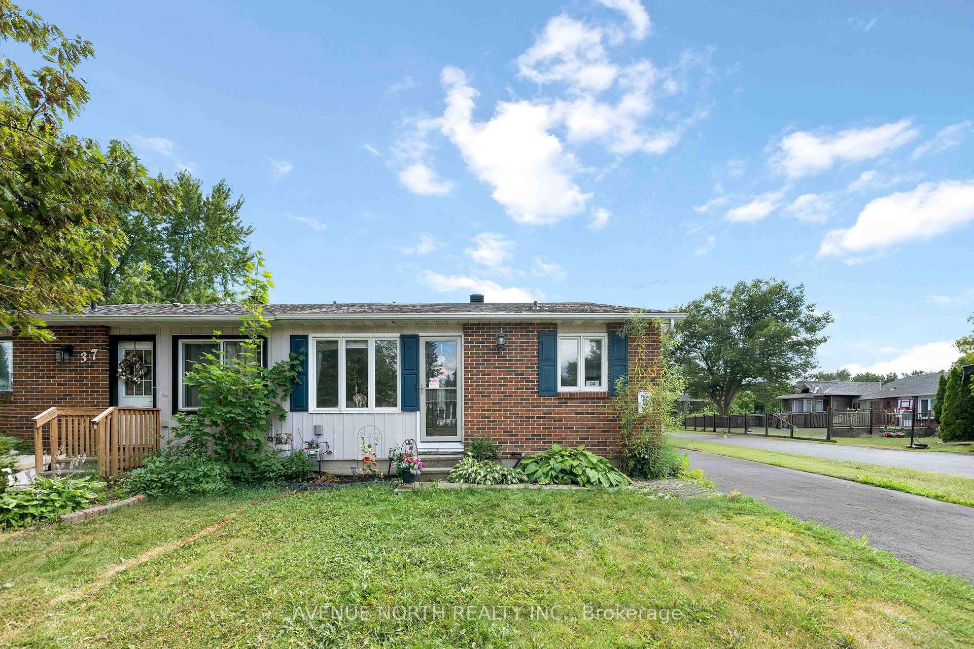 Photo 1 of 39 Ballantrae Way, Ottawa, Kanata - Glencairn/Hazeldean — HOMEH