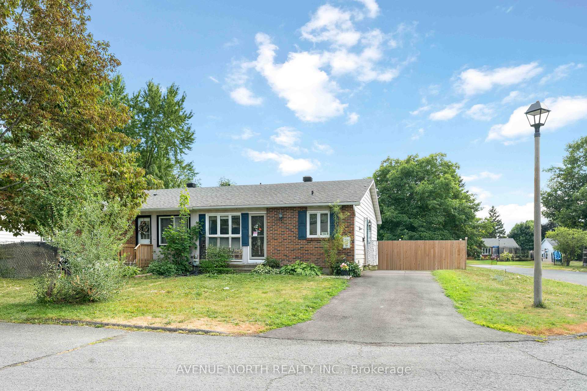 Photo 2 of 39 Ballantrae Way, Ottawa, Kanata - Glencairn/Hazeldean — HOMEH