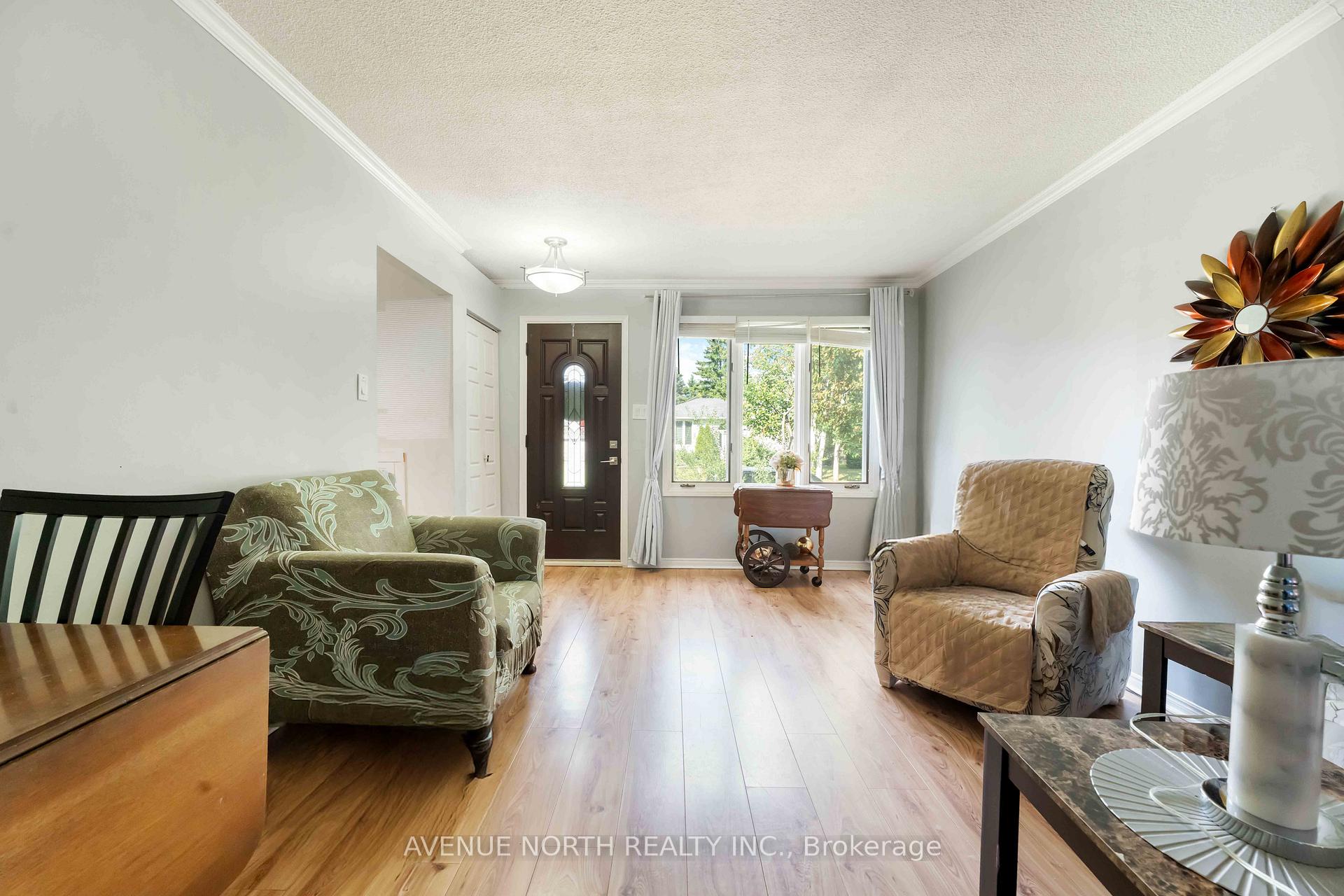Photo 4 of 39 Ballantrae Way, Ottawa, Kanata - Glencairn/Hazeldean — HOMEH