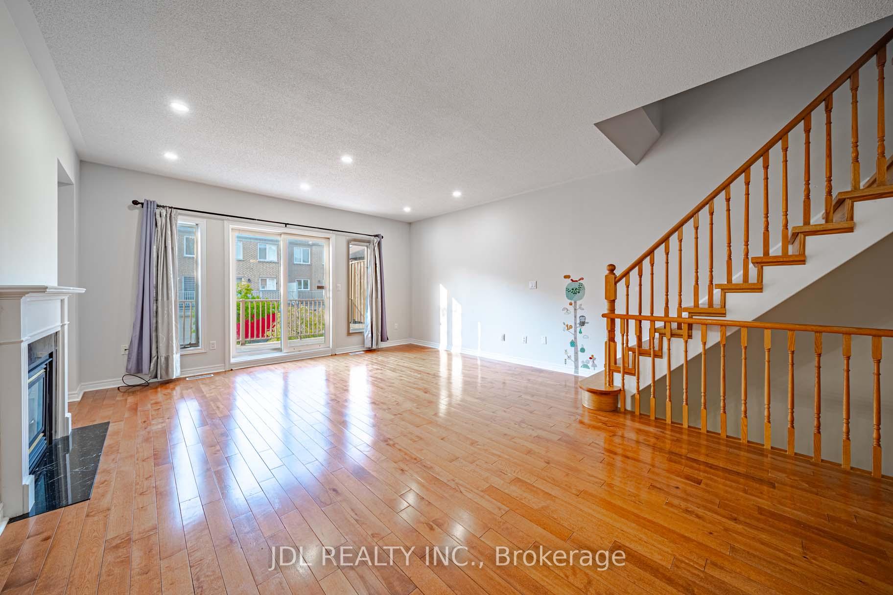 Photo 3 of 164 Galleria Parkway, Markham, Commerce Valley — HOMEH