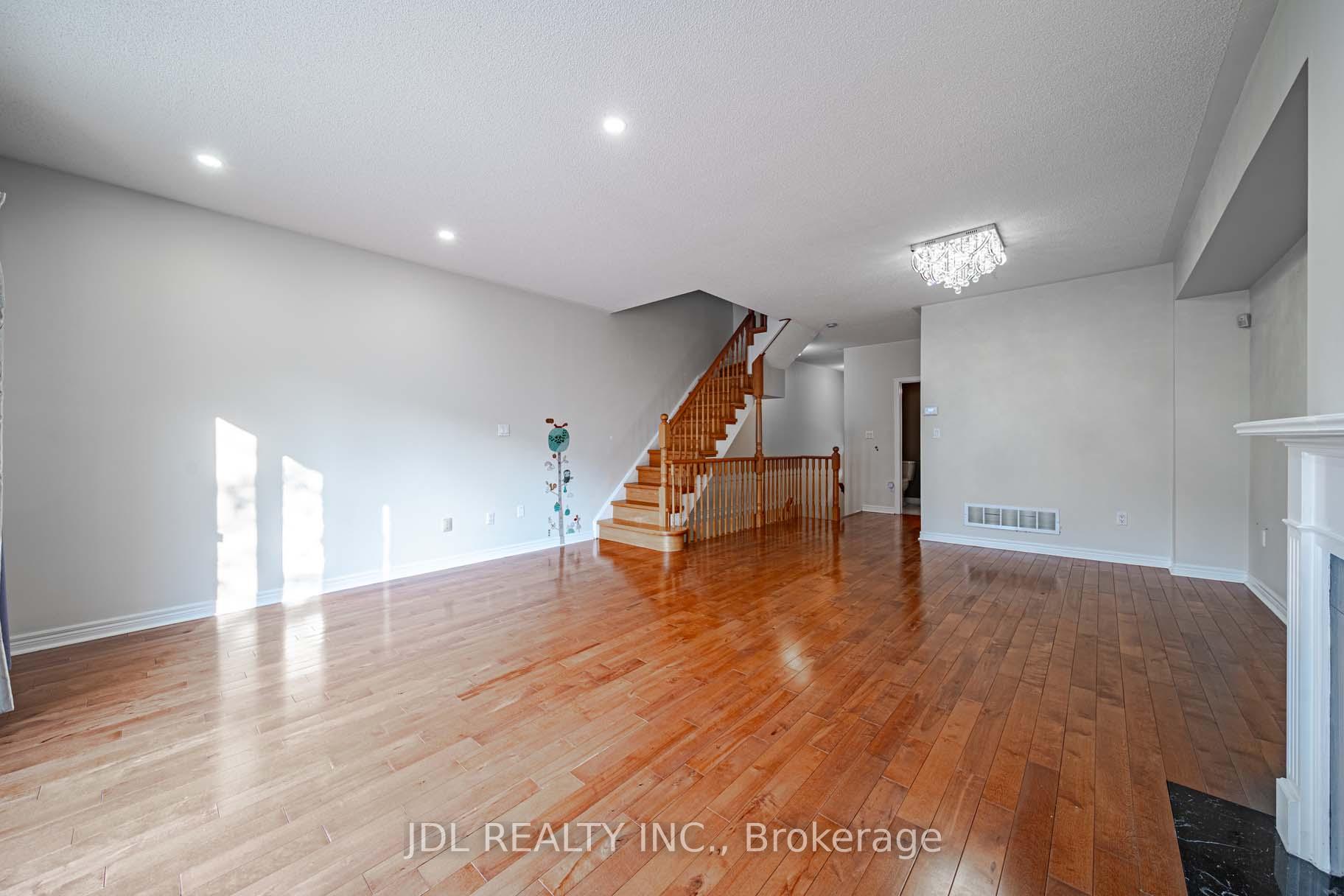 Photo 5 of 164 Galleria Parkway, Markham, Commerce Valley — HOMEH
