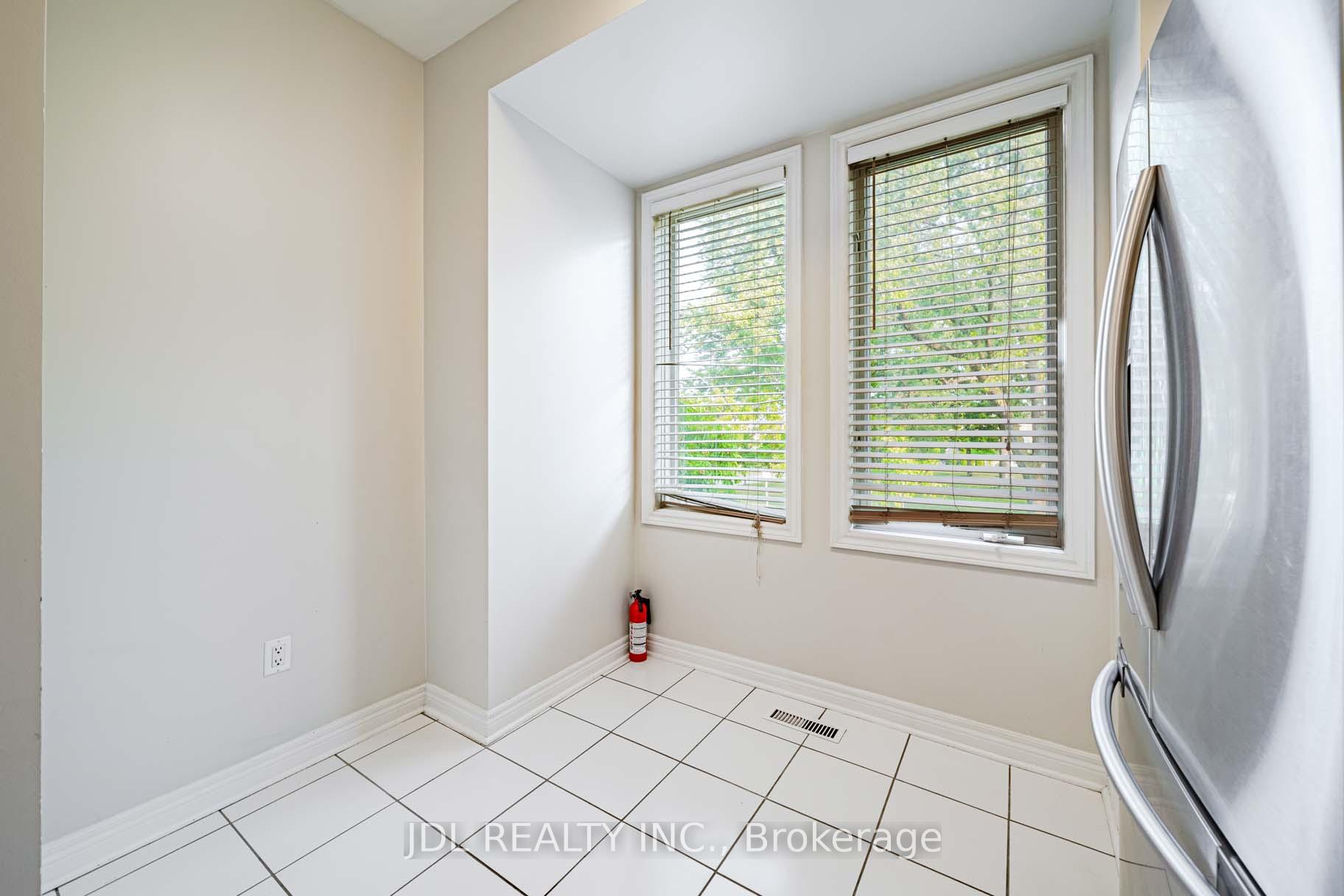 Photo 11 of 164 Galleria Parkway, Markham, Commerce Valley — HOMEH