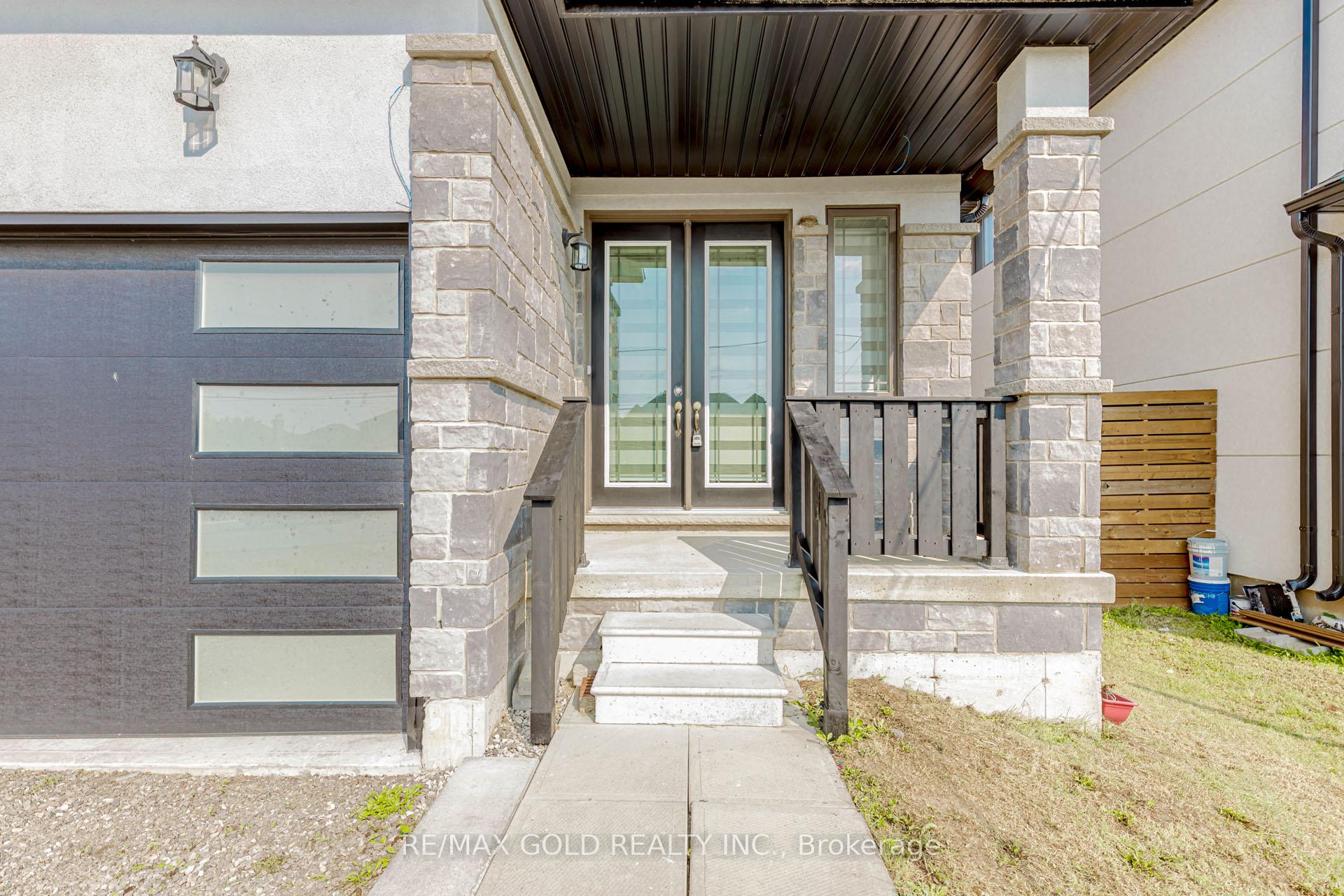 Photo 2 of Unit Upstairs, 61 Eleanor Avenue, Hamilton, Eleanor — HOMEH