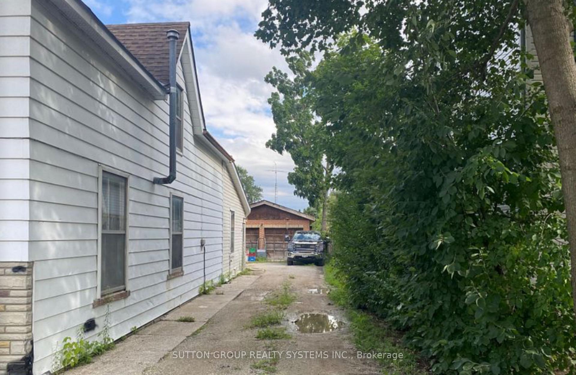Front of 392 Pearl Street