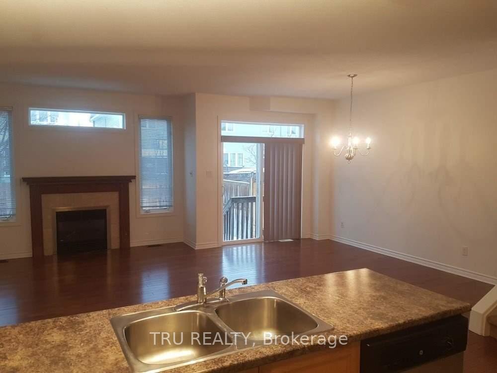 Photo 5 of 124 Windance Crescent, Ottawa, Kanata - Morgan's Grant/South March — HOMEH