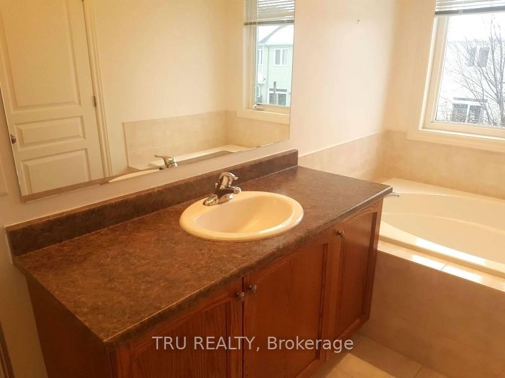 Photo 11 of 124 Windance Crescent, Ottawa, Kanata - Morgan's Grant/South March — HOMEH