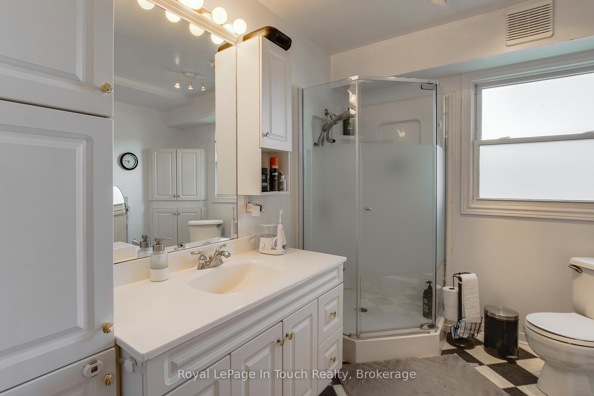 Photo 11 of 206 Lindsay Street, Midland — HOMEH