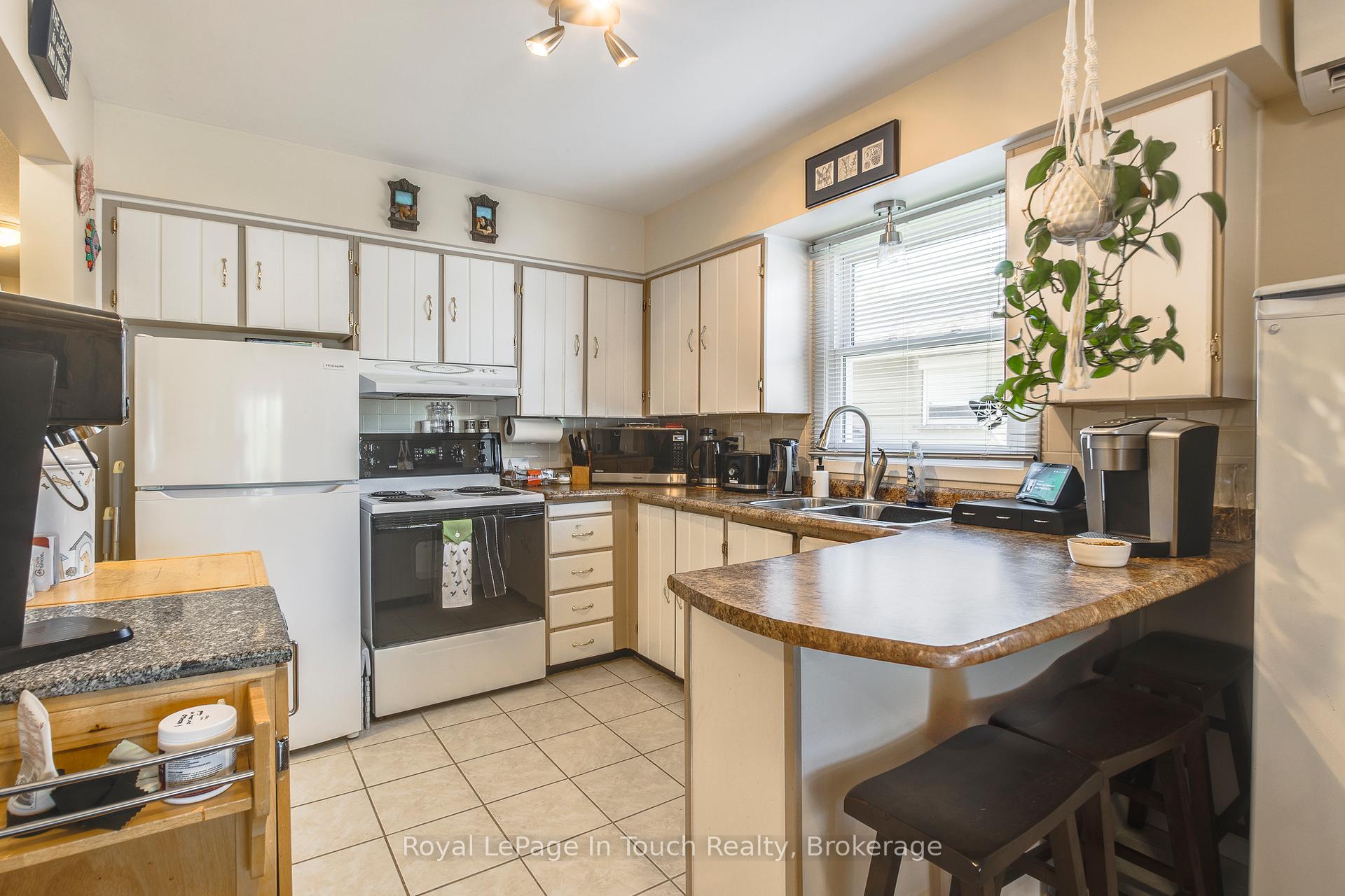 Photo 20 of 206 Lindsay Street, Midland — HOMEH