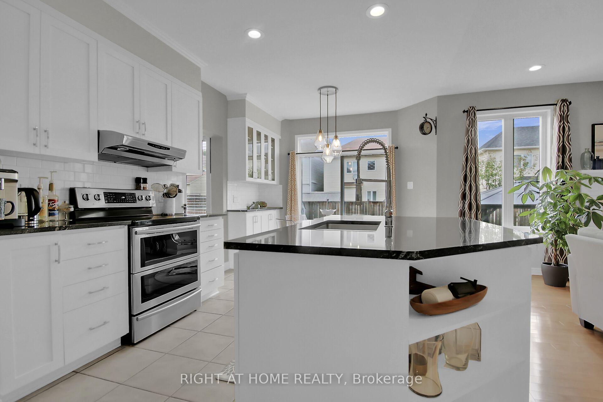 Photo 13 of 12 Ealing Street, Ottawa, Kanata - Morgan's Grant/South March — HOMEH