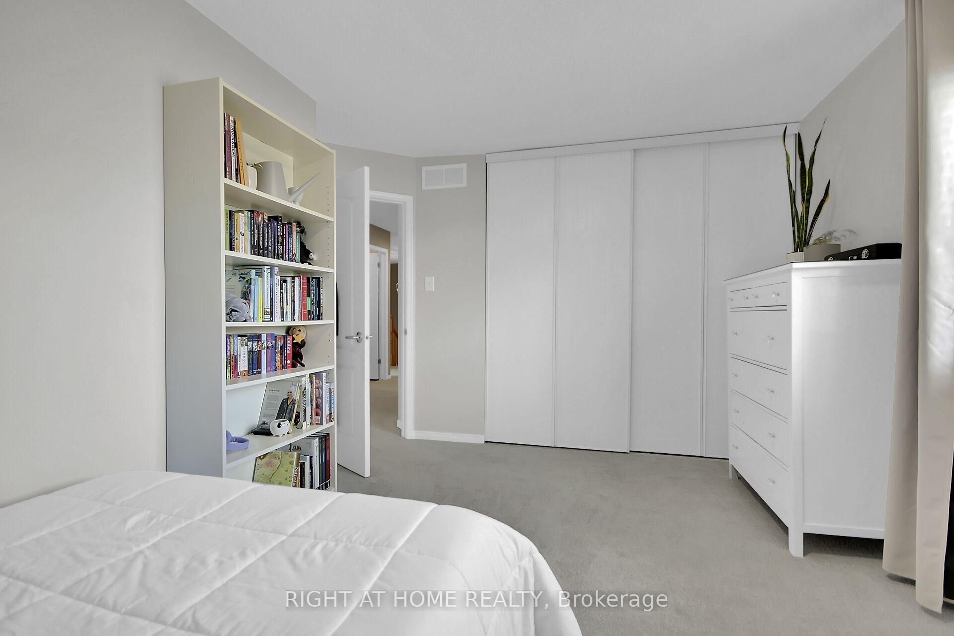 Photo 33 of 12 Ealing Street, Ottawa, Kanata - Morgan's Grant/South March — HOMEH