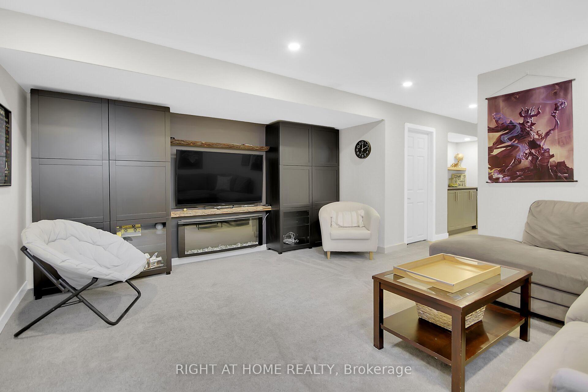 Photo 37 of 12 Ealing Street, Ottawa, Kanata - Morgan's Grant/South March — HOMEH
