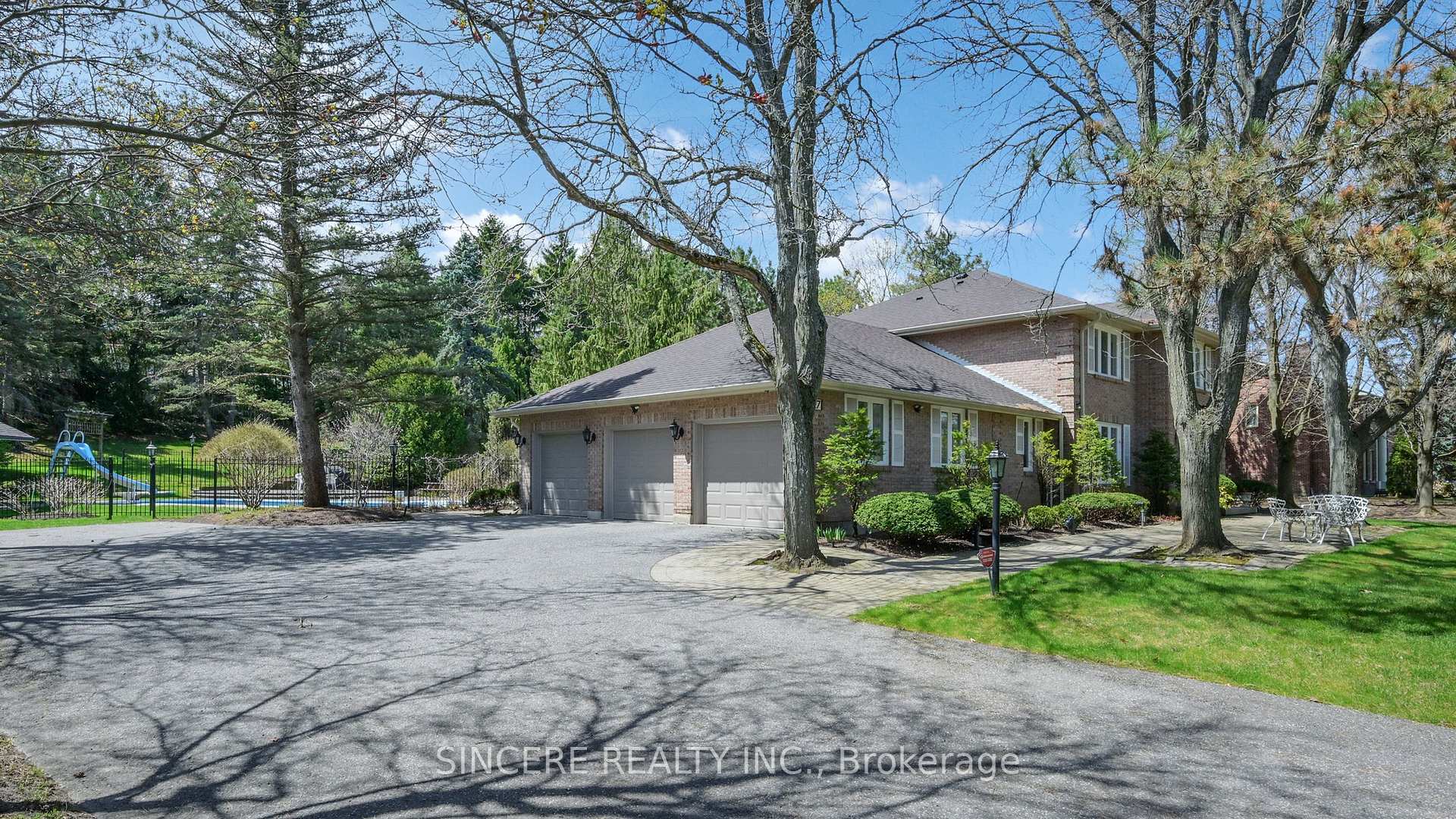 Photo 2 of 27 Country Estates Drive, Markham, Cachet — HOMEH