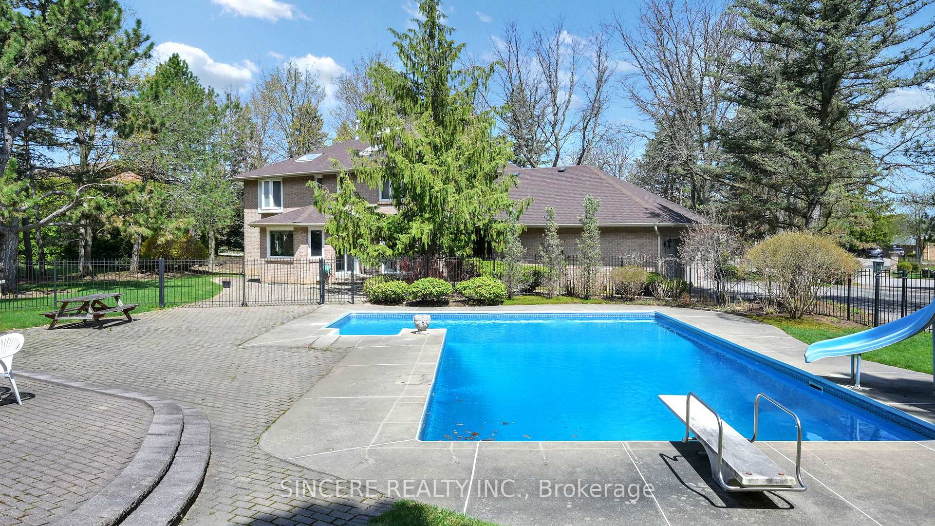 Photo 7 of 27 Country Estates Drive, Markham, Cachet — HOMEH