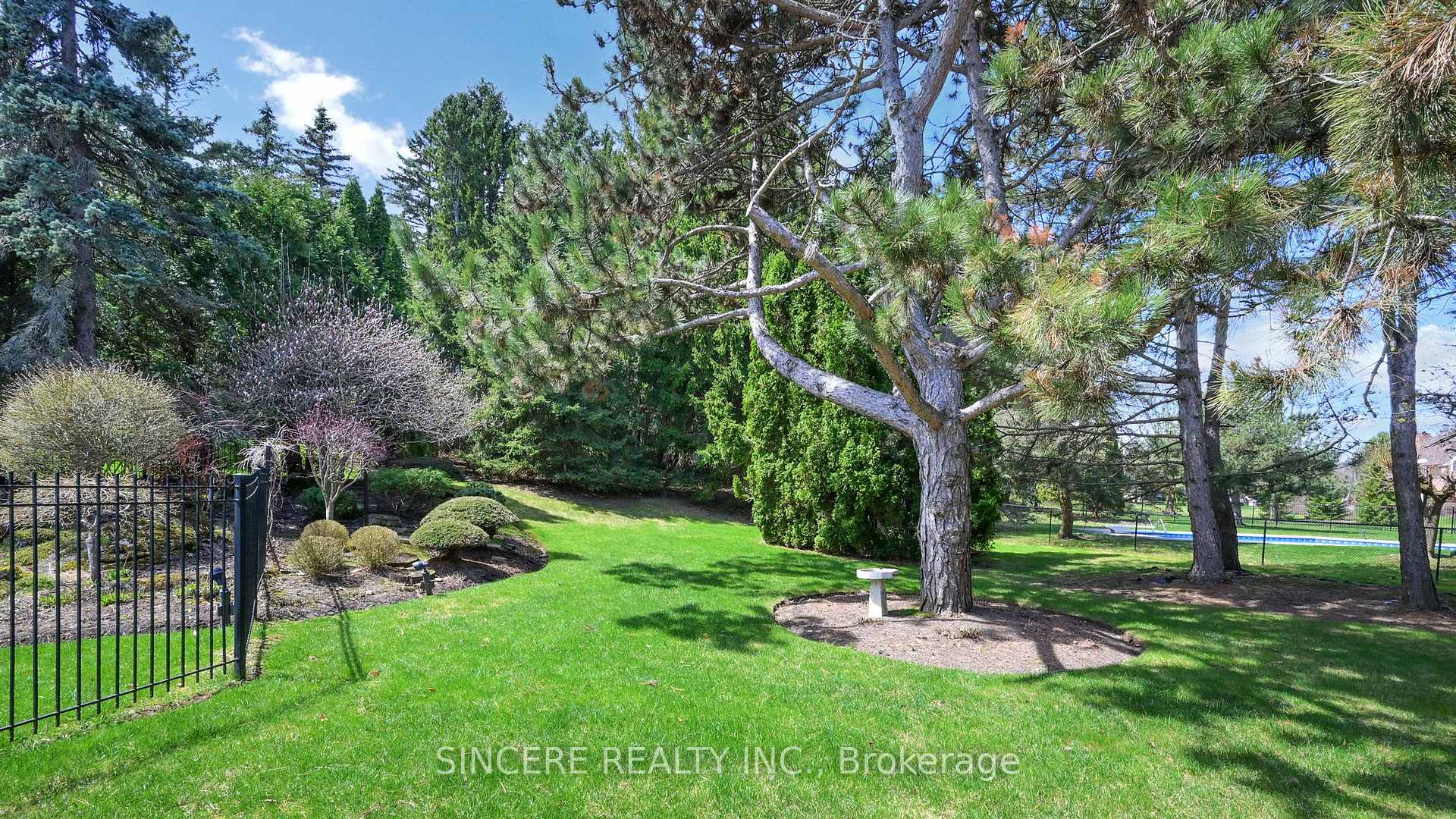 Photo 10 of 27 Country Estates Drive, Markham, Cachet — HOMEH