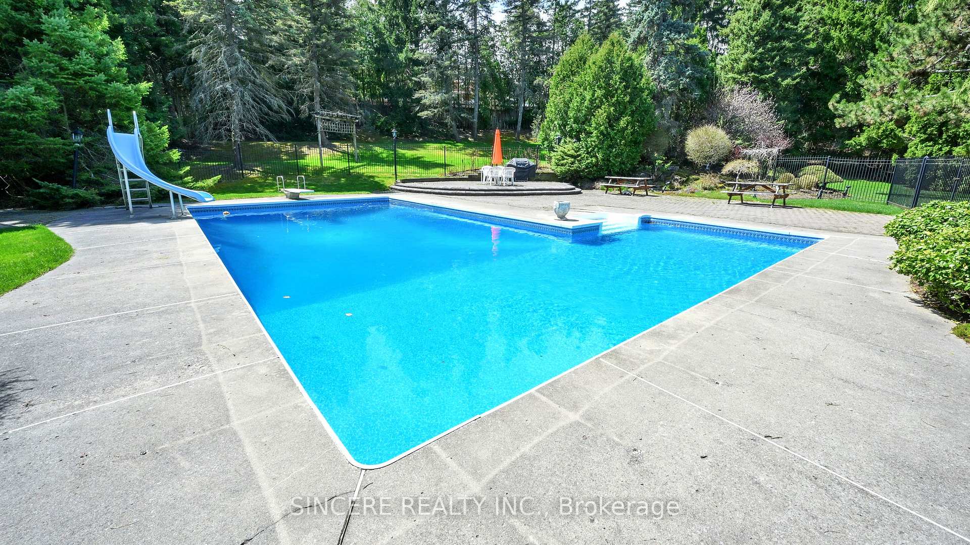 Photo 11 of 27 Country Estates Drive, Markham, Cachet — HOMEH
