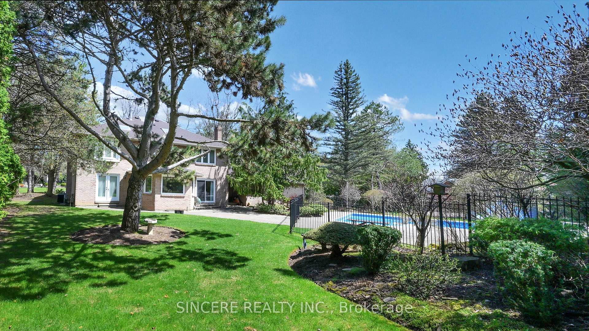 Photo 13 of 27 Country Estates Drive, Markham, Cachet — HOMEH
