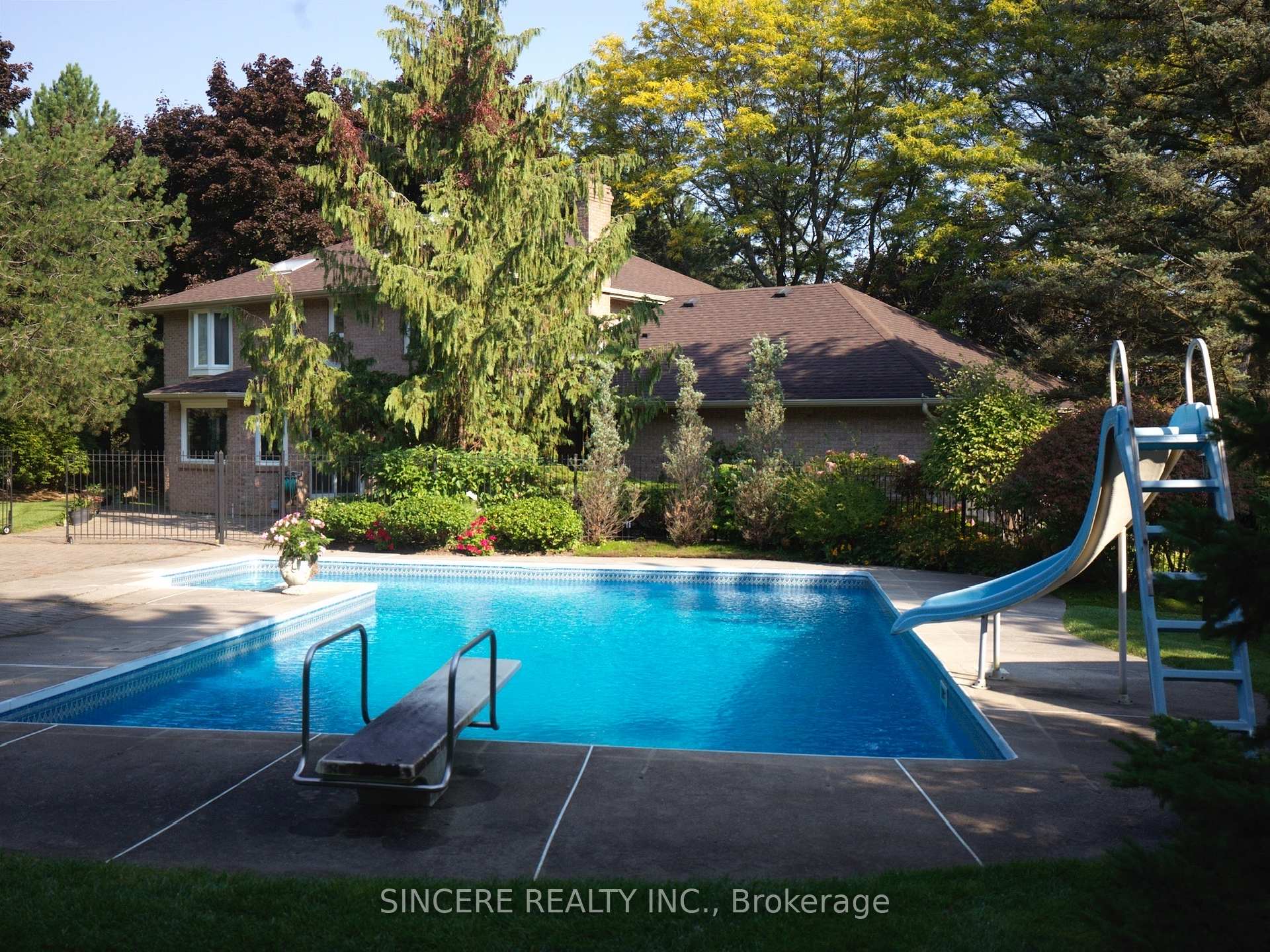 Photo 27 of 27 Country Estates Drive, Markham, Cachet — HOMEH