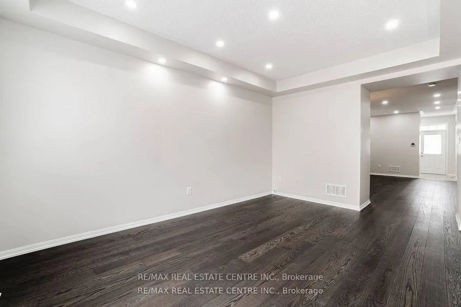 Photo 11 of 989 Farmstead Drive, Milton, Willmott — HOMEH